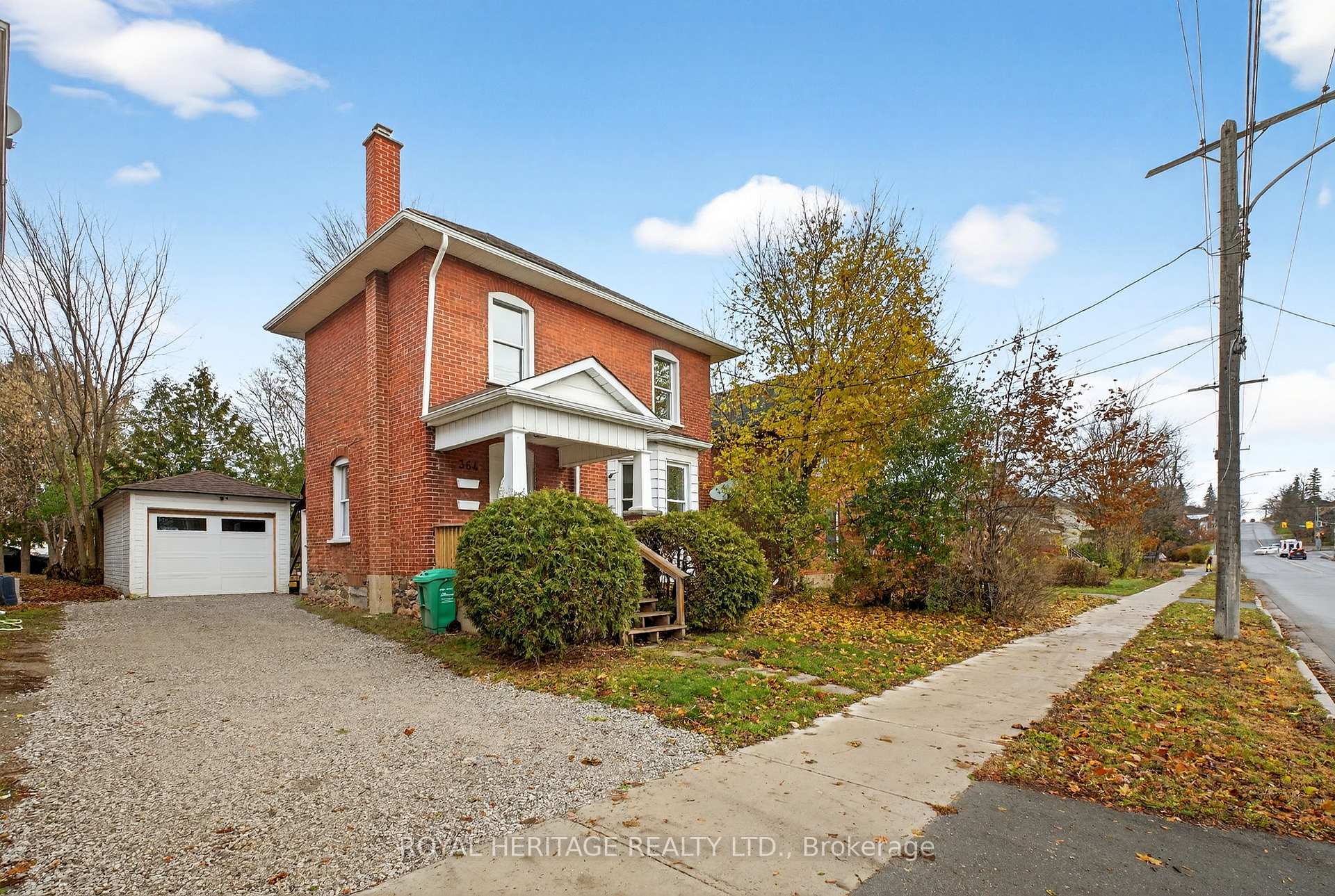Photo 2 of 364 Parkhill Road W, Peterborough, Northcrest Ward 5 — HOMEH