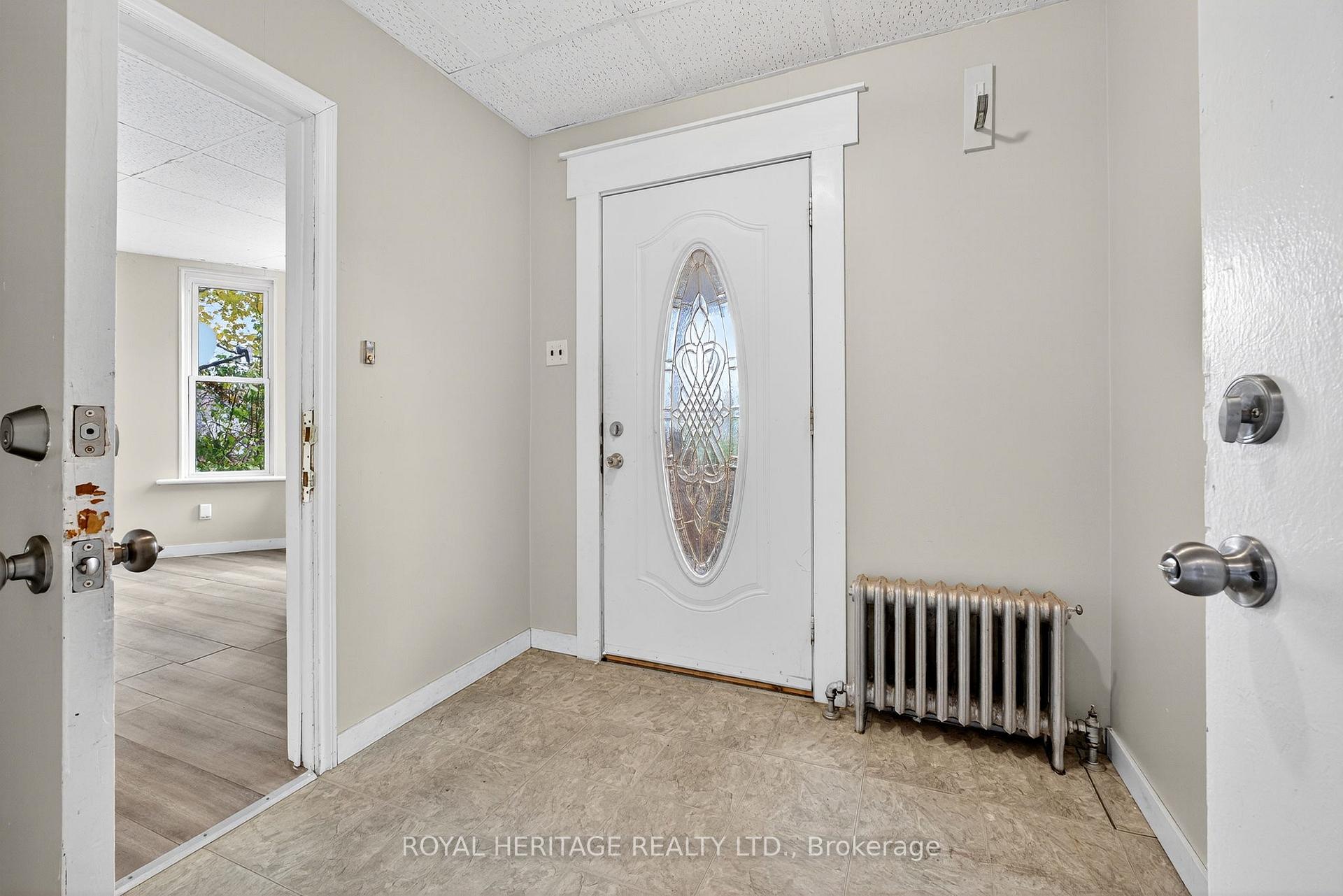 Photo 6 of 364 Parkhill Road W, Peterborough, Northcrest Ward 5 — HOMEH