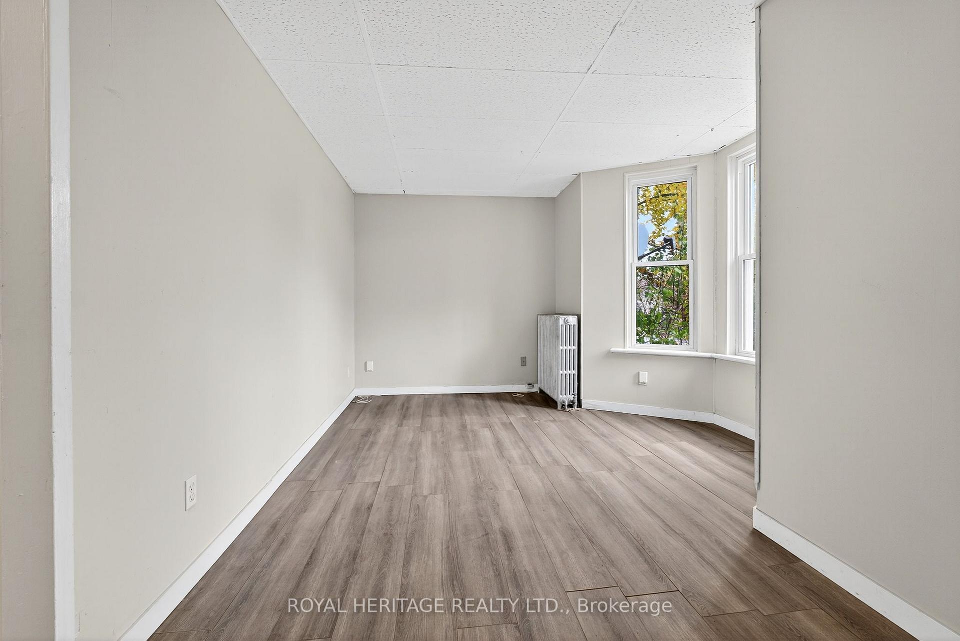 Photo 8 of 364 Parkhill Road W, Peterborough, Northcrest Ward 5 — HOMEH