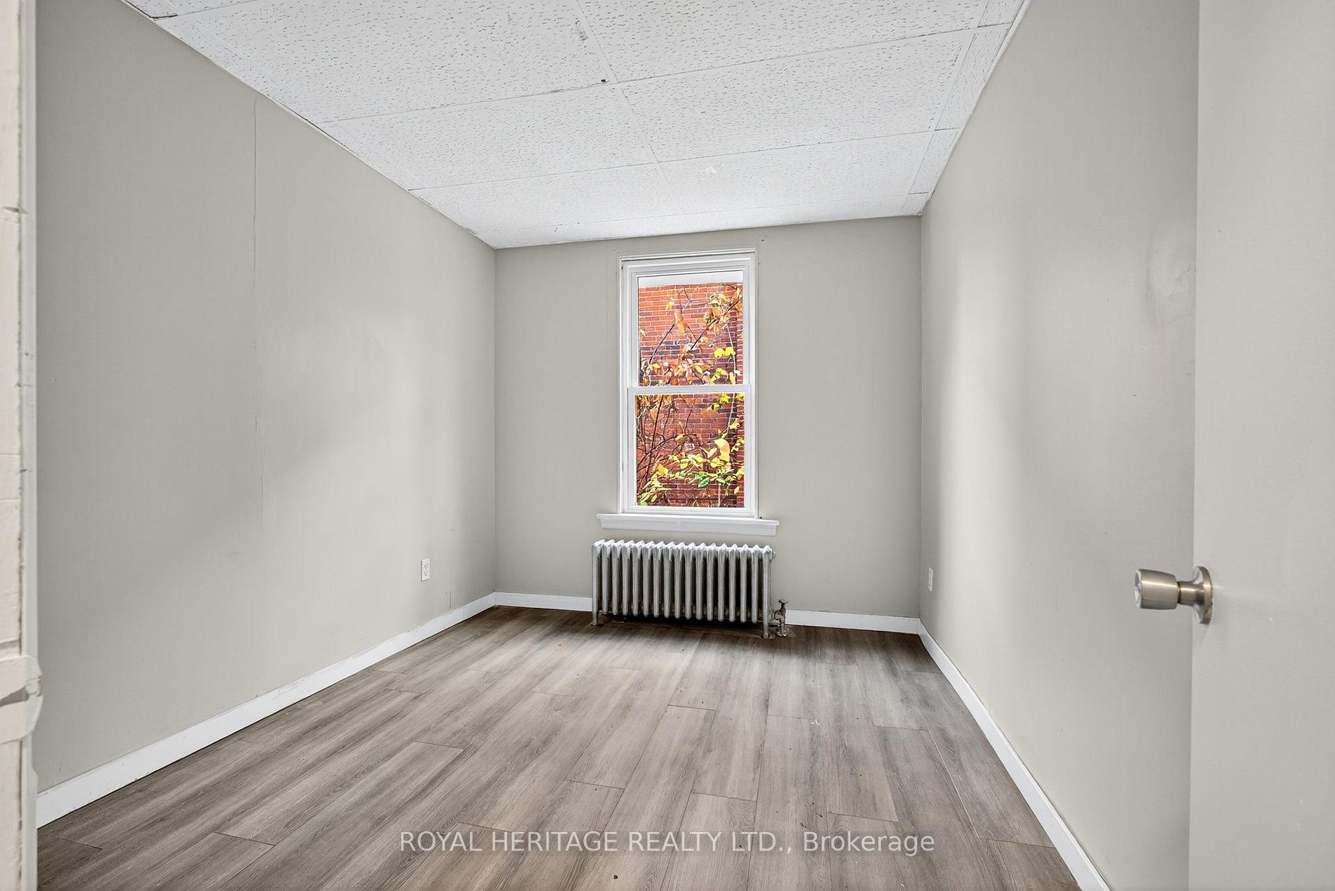 Photo 12 of 364 Parkhill Road W, Peterborough, Northcrest Ward 5 — HOMEH