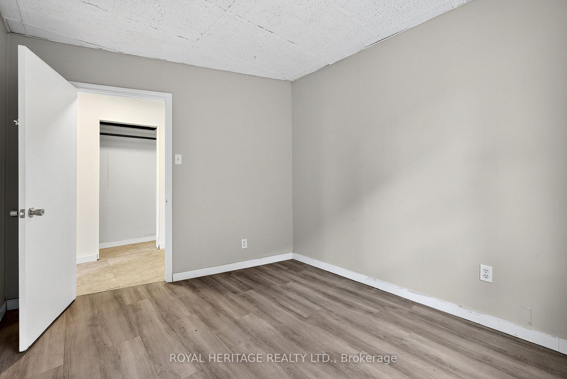 Photo 13 of 364 Parkhill Road W, Peterborough, Northcrest Ward 5 — HOMEH
