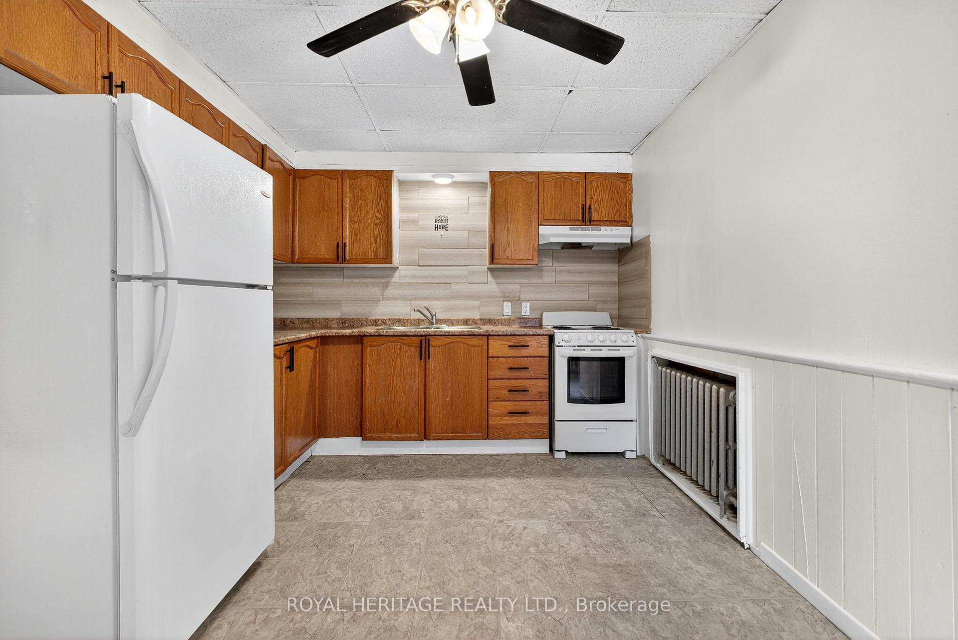 Photo 16 of 364 Parkhill Road W, Peterborough, Northcrest Ward 5 — HOMEH