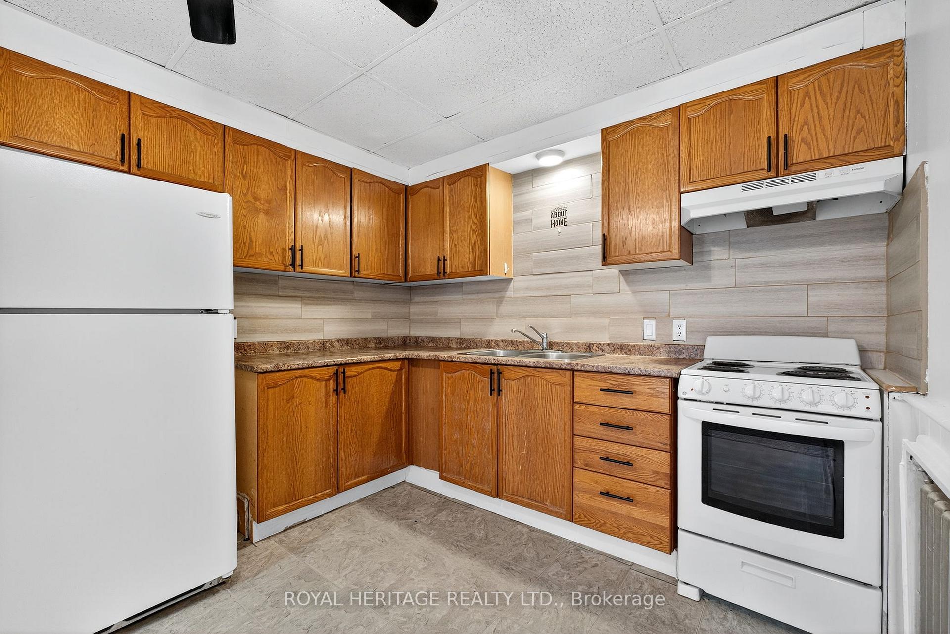 Photo 17 of 364 Parkhill Road W, Peterborough, Northcrest Ward 5 — HOMEH