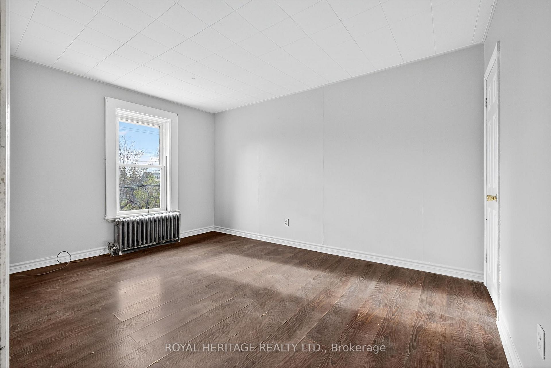Photo 23 of 364 Parkhill Road W, Peterborough, Northcrest Ward 5 — HOMEH