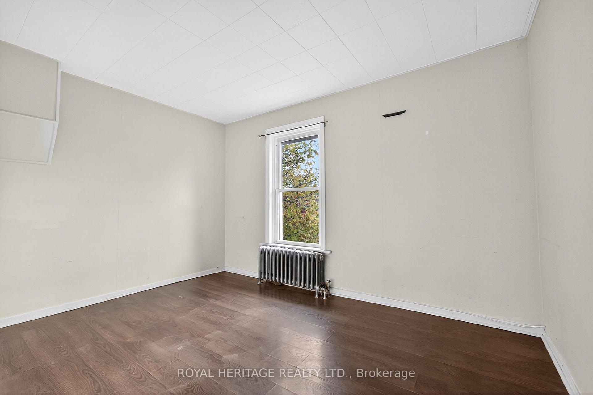 Photo 26 of 364 Parkhill Road W, Peterborough, Northcrest Ward 5 — HOMEH