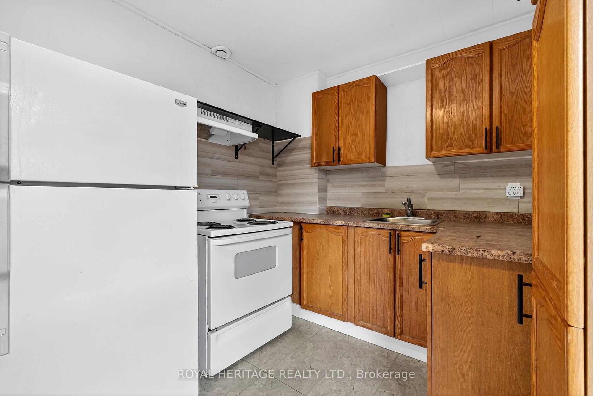 Photo 33 of 364 Parkhill Road W, Peterborough, Northcrest Ward 5 — HOMEH