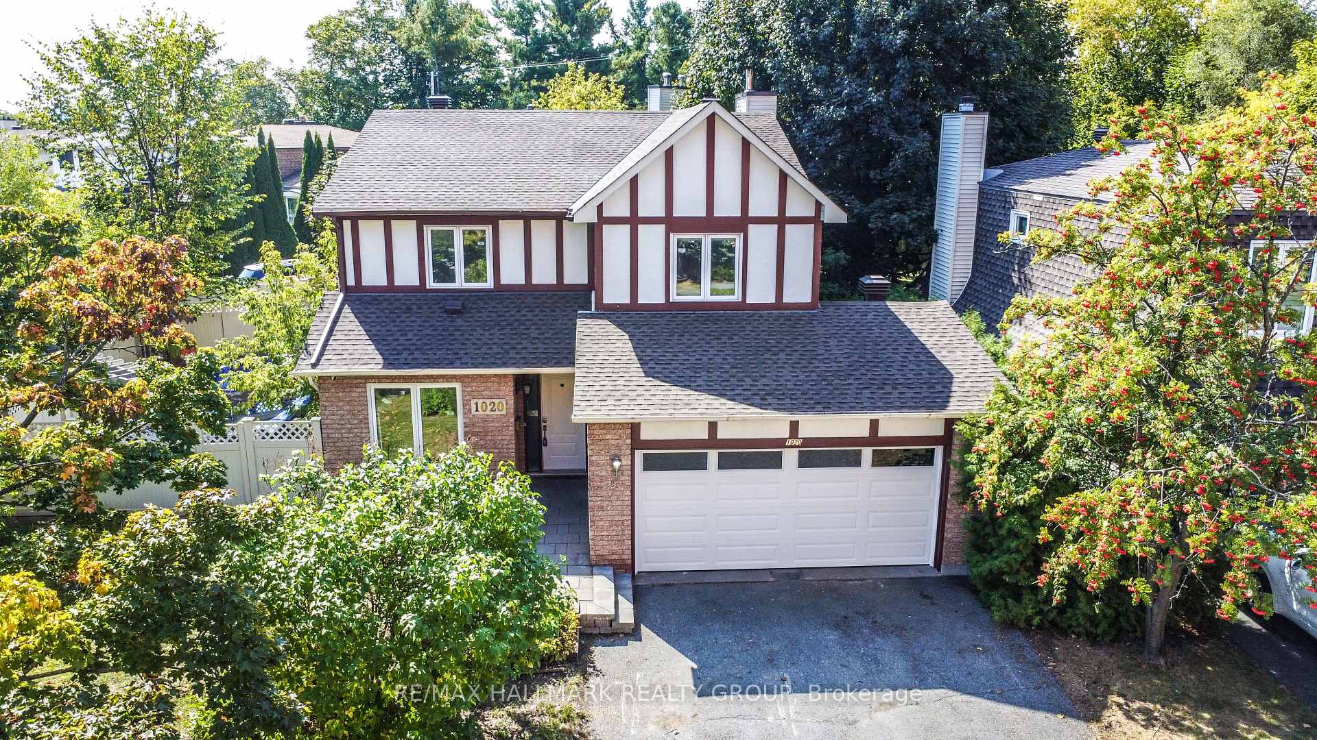 Photo 1 of 1020 Grenon Avenue, Ottawa, Fairfield Heights — HOMEH