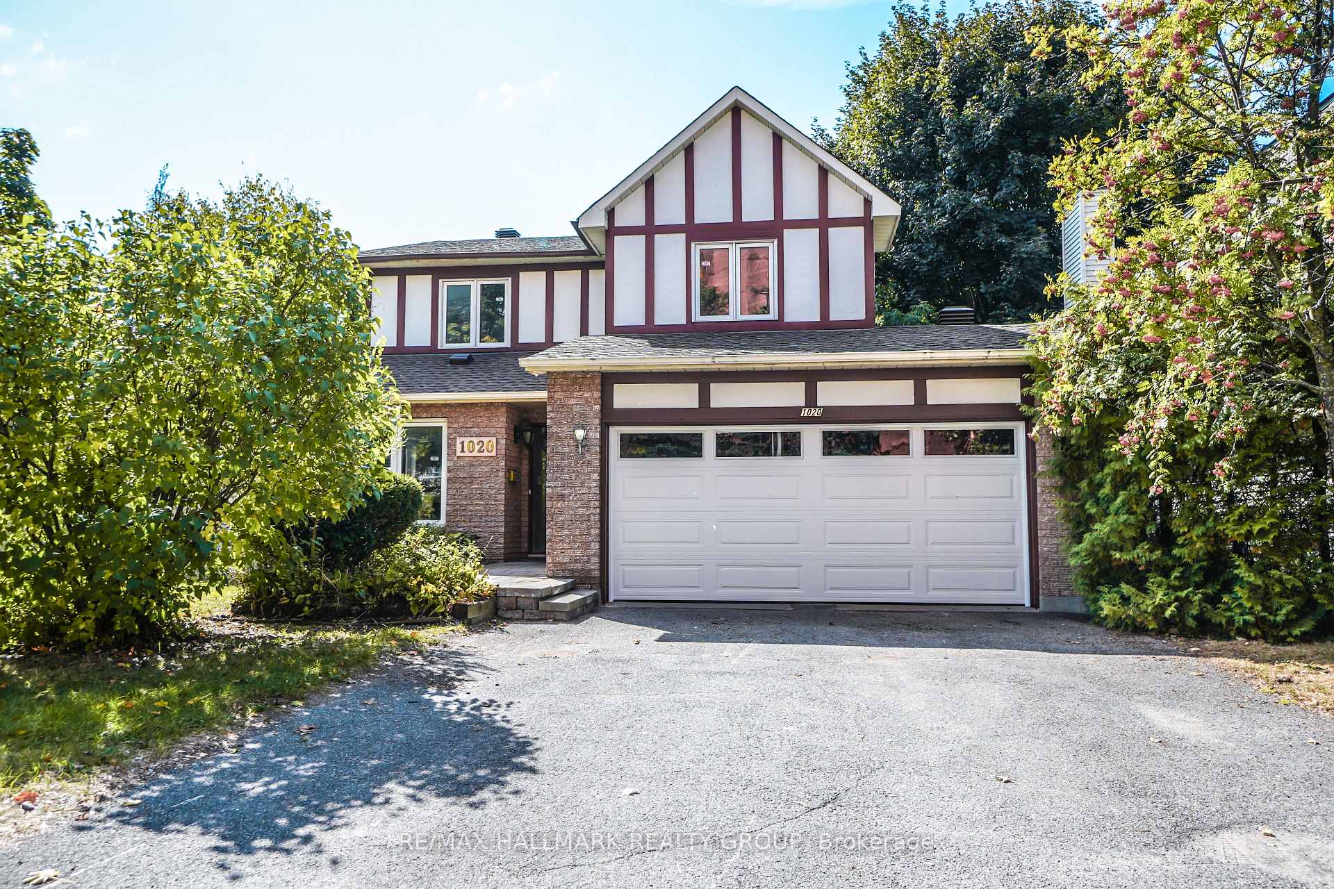 Photo 3 of 1020 Grenon Avenue, Ottawa, Fairfield Heights — HOMEH