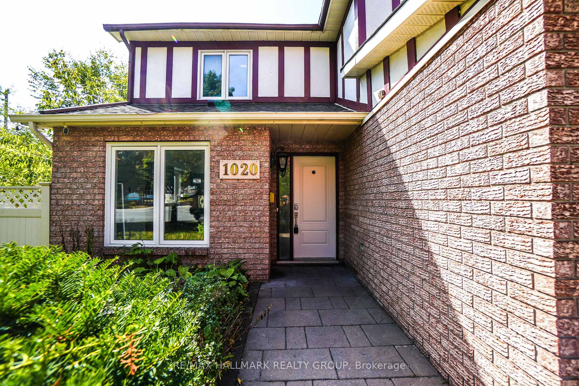 Photo 4 of 1020 Grenon Avenue, Ottawa, Fairfield Heights — HOMEH