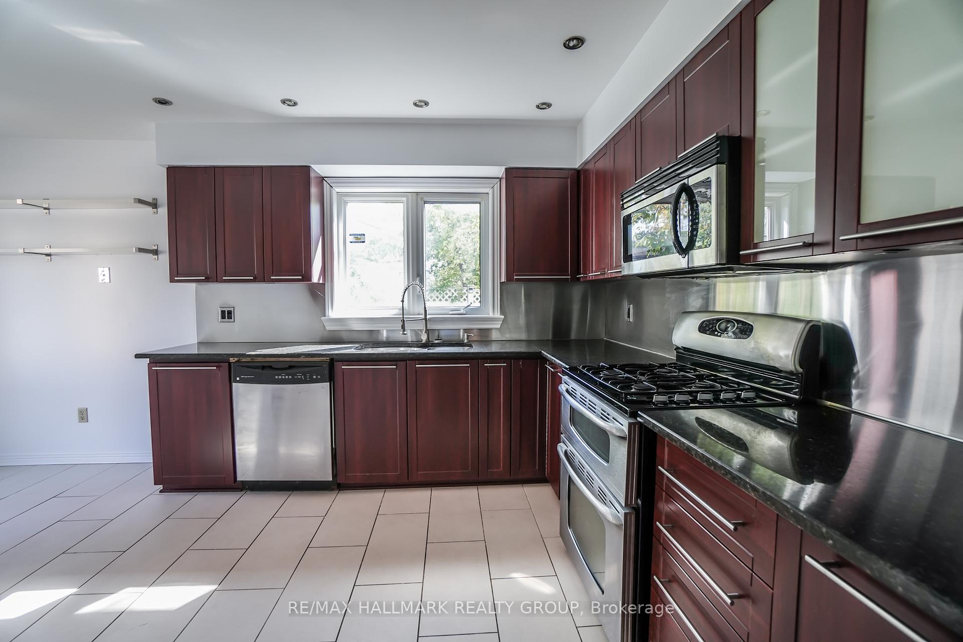 Photo 12 of 1020 Grenon Avenue, Ottawa, Fairfield Heights — HOMEH