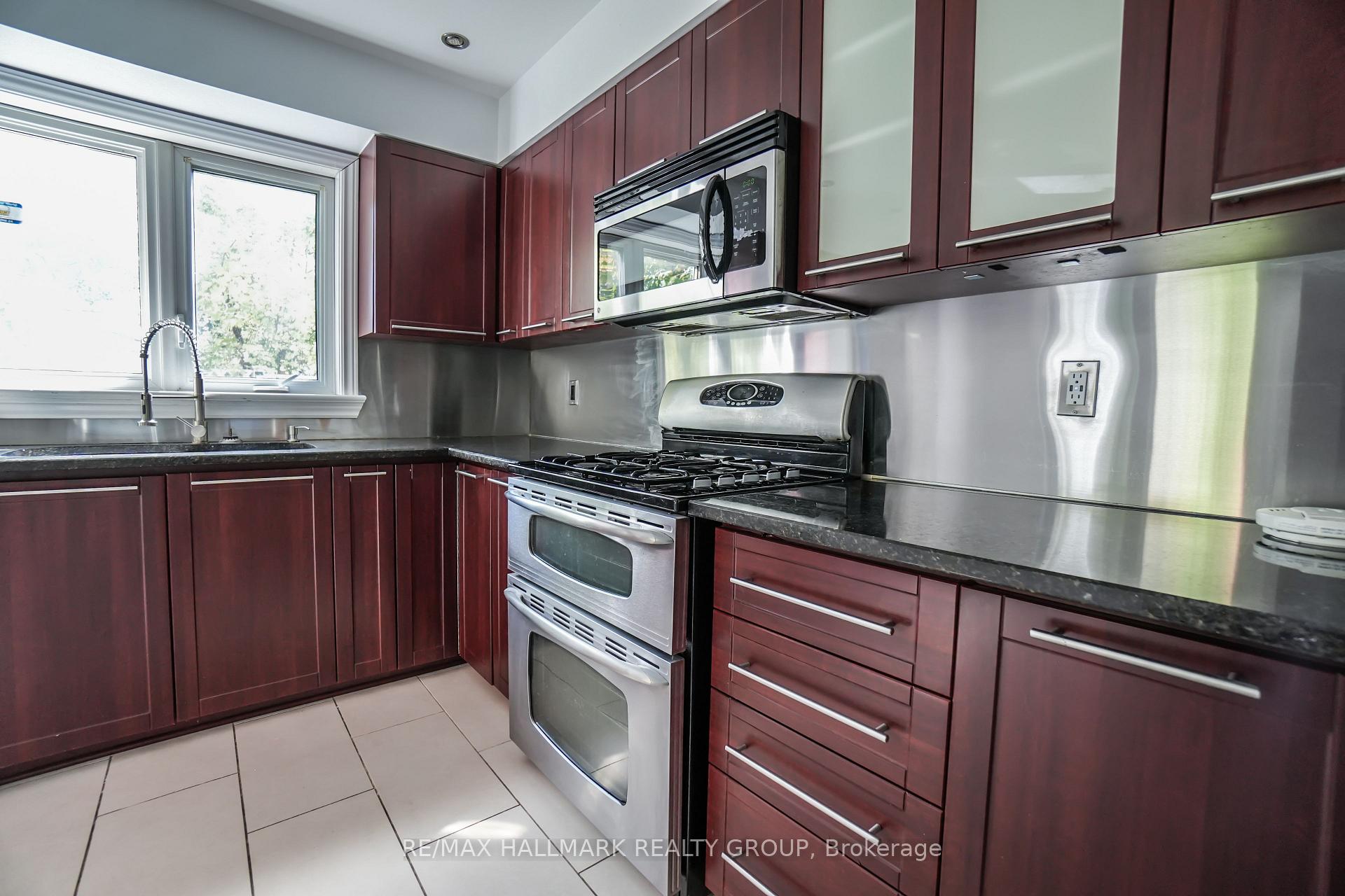 Photo 13 of 1020 Grenon Avenue, Ottawa, Fairfield Heights — HOMEH