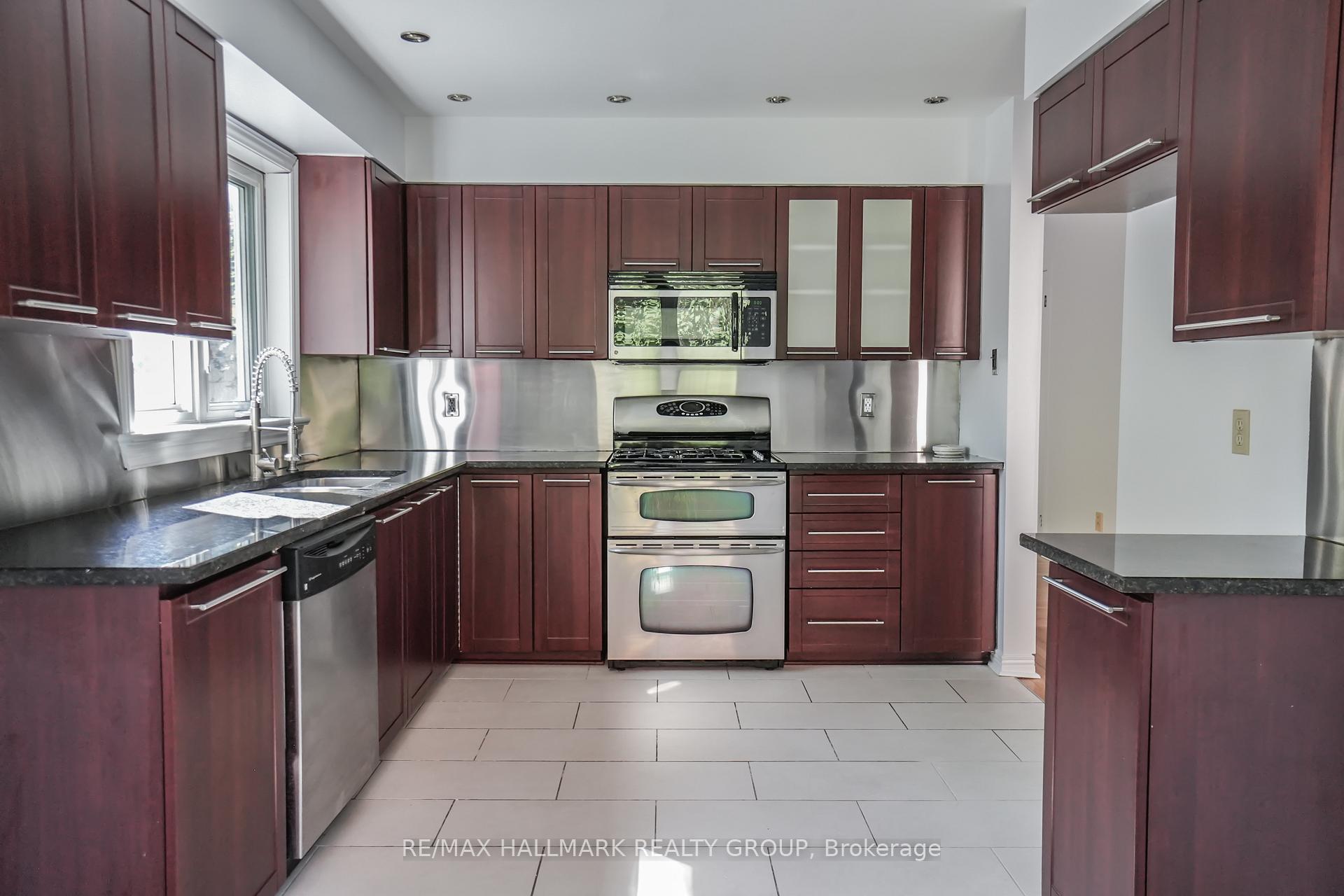 Photo 17 of 1020 Grenon Avenue, Ottawa, Fairfield Heights — HOMEH