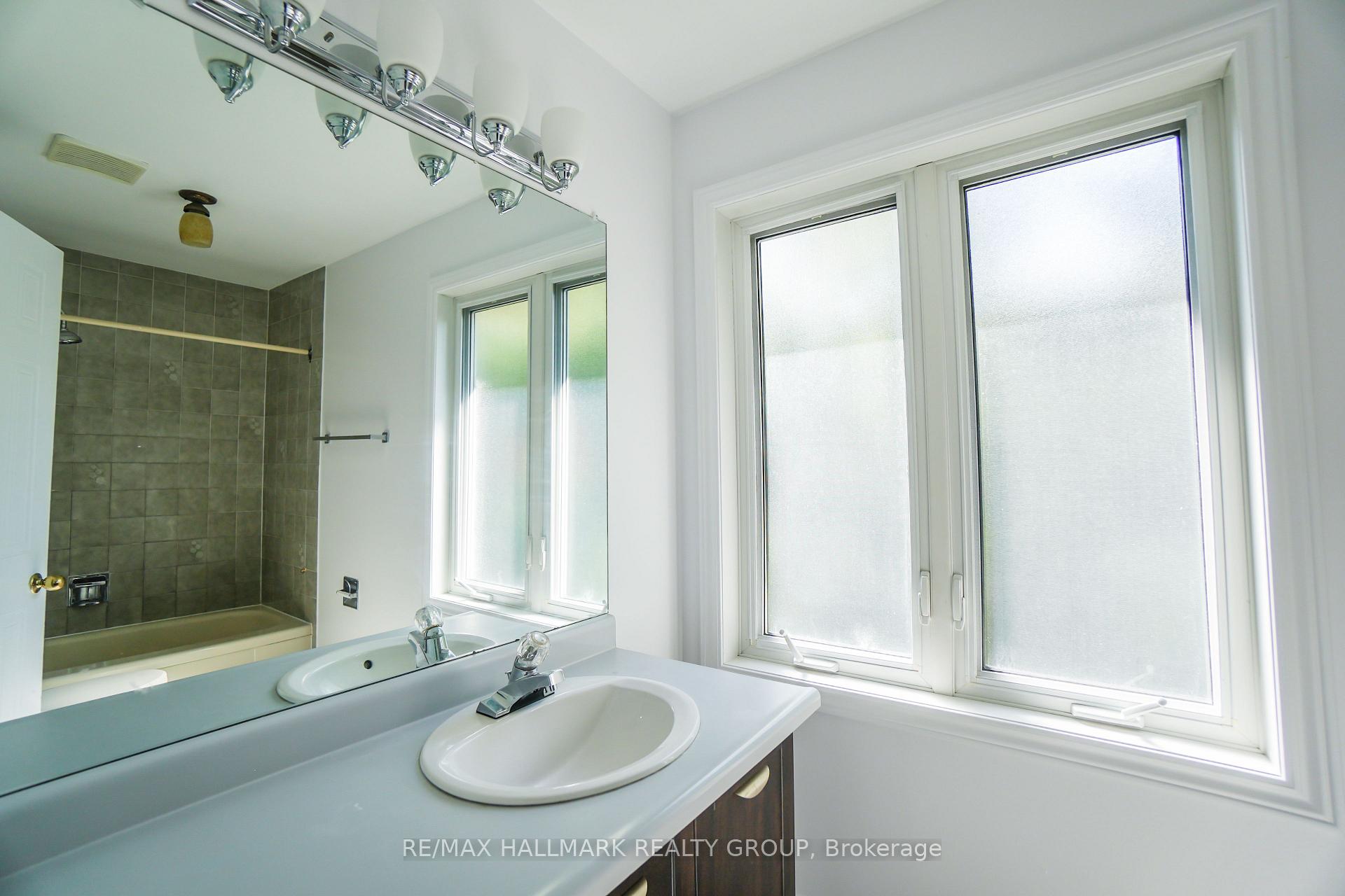 Photo 18 of 1020 Grenon Avenue, Ottawa, Fairfield Heights — HOMEH