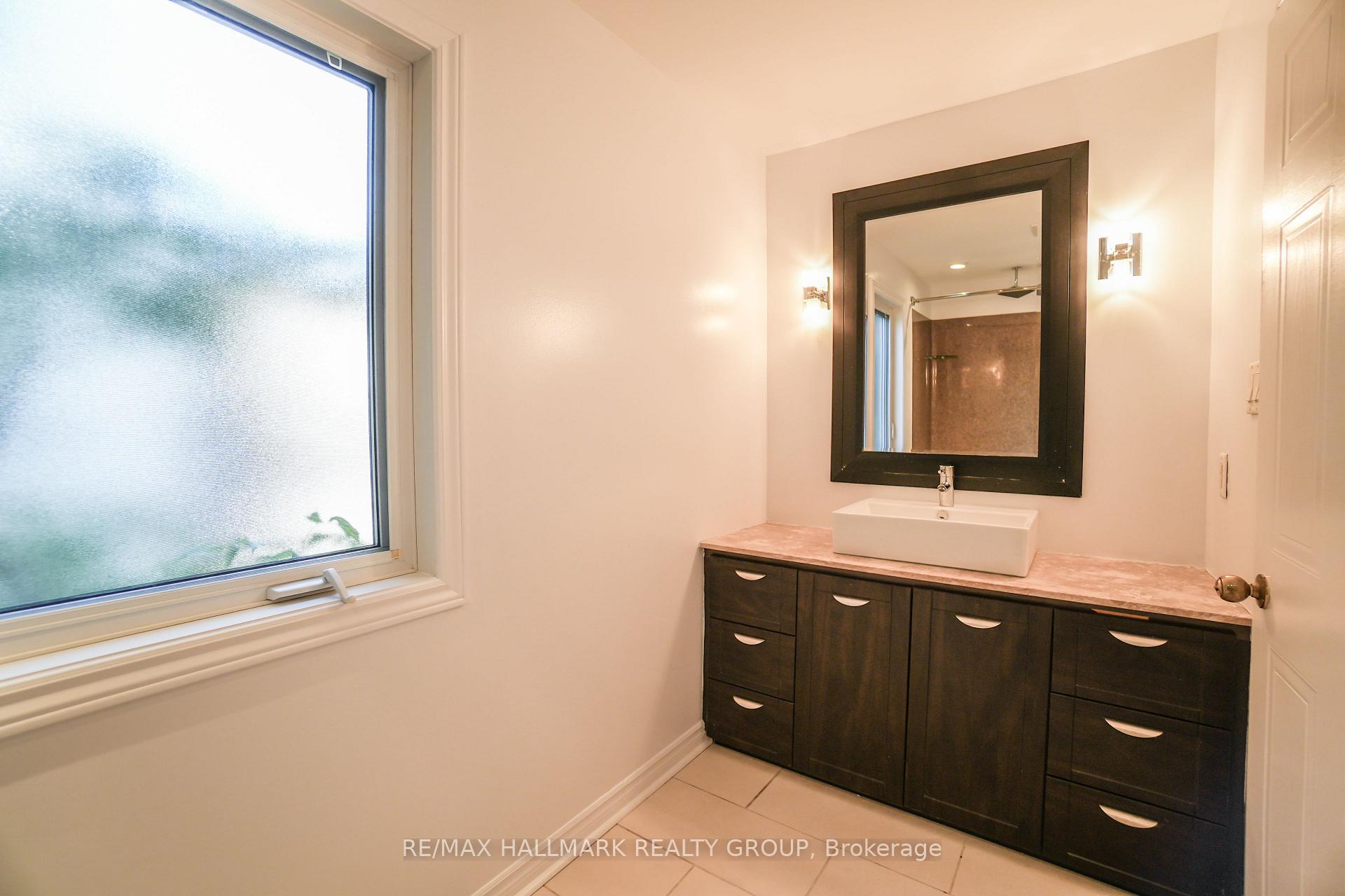 Photo 23 of 1020 Grenon Avenue, Ottawa, Fairfield Heights — HOMEH