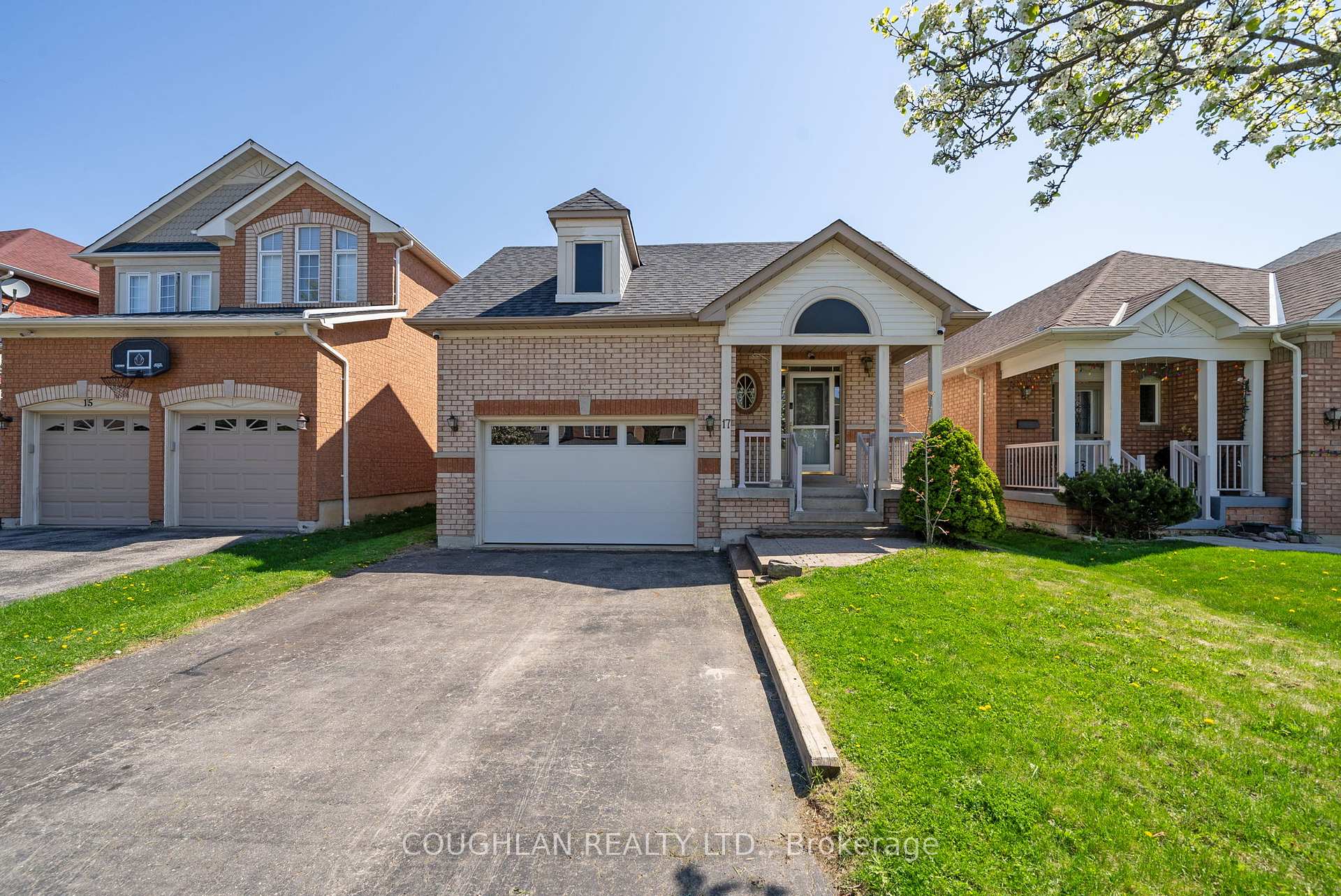 Photo 1 of 17 Fitzpatrick Court, Whitby, Brooklin — HOMEH