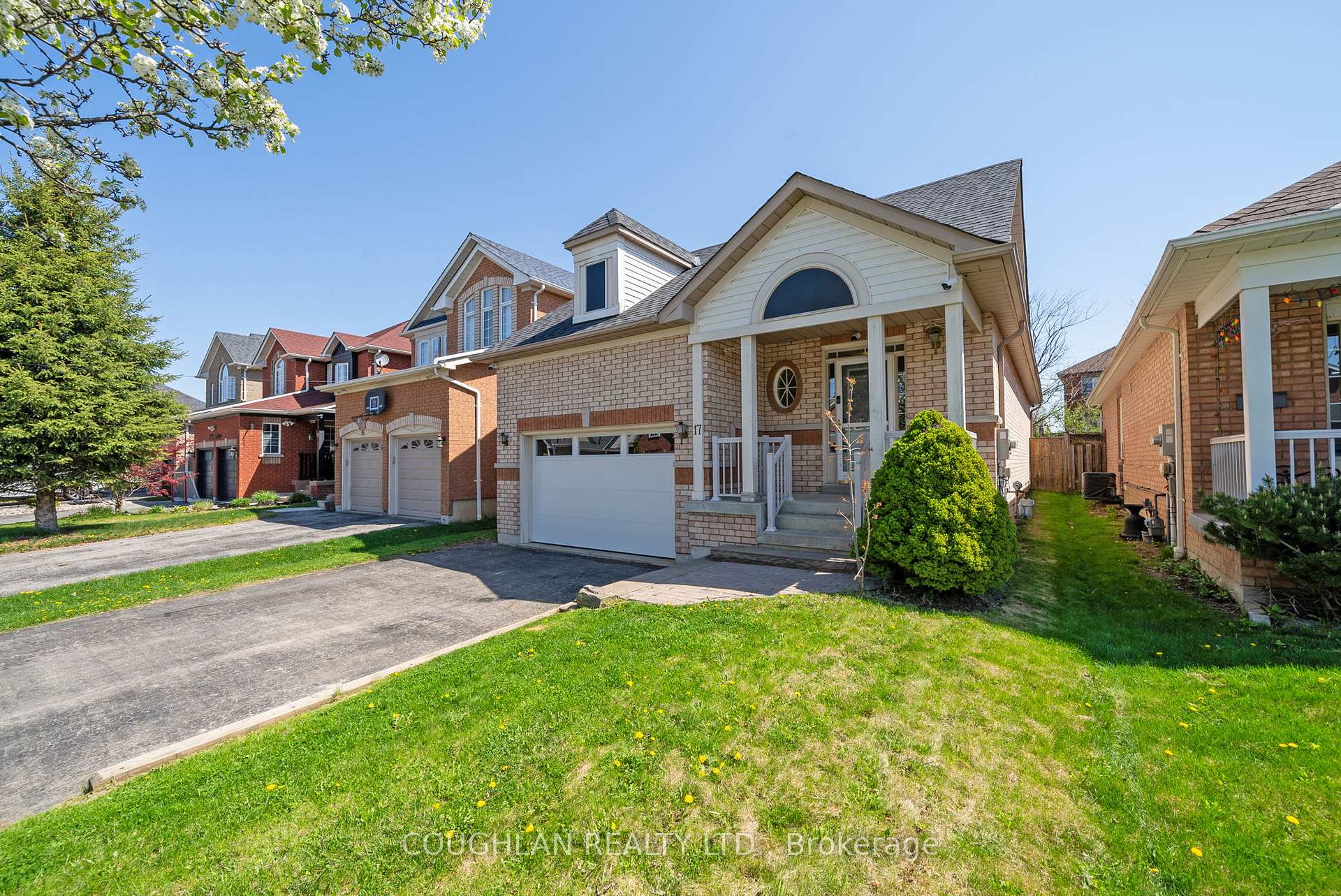 Photo 3 of 17 Fitzpatrick Court, Whitby, Brooklin — HOMEH
