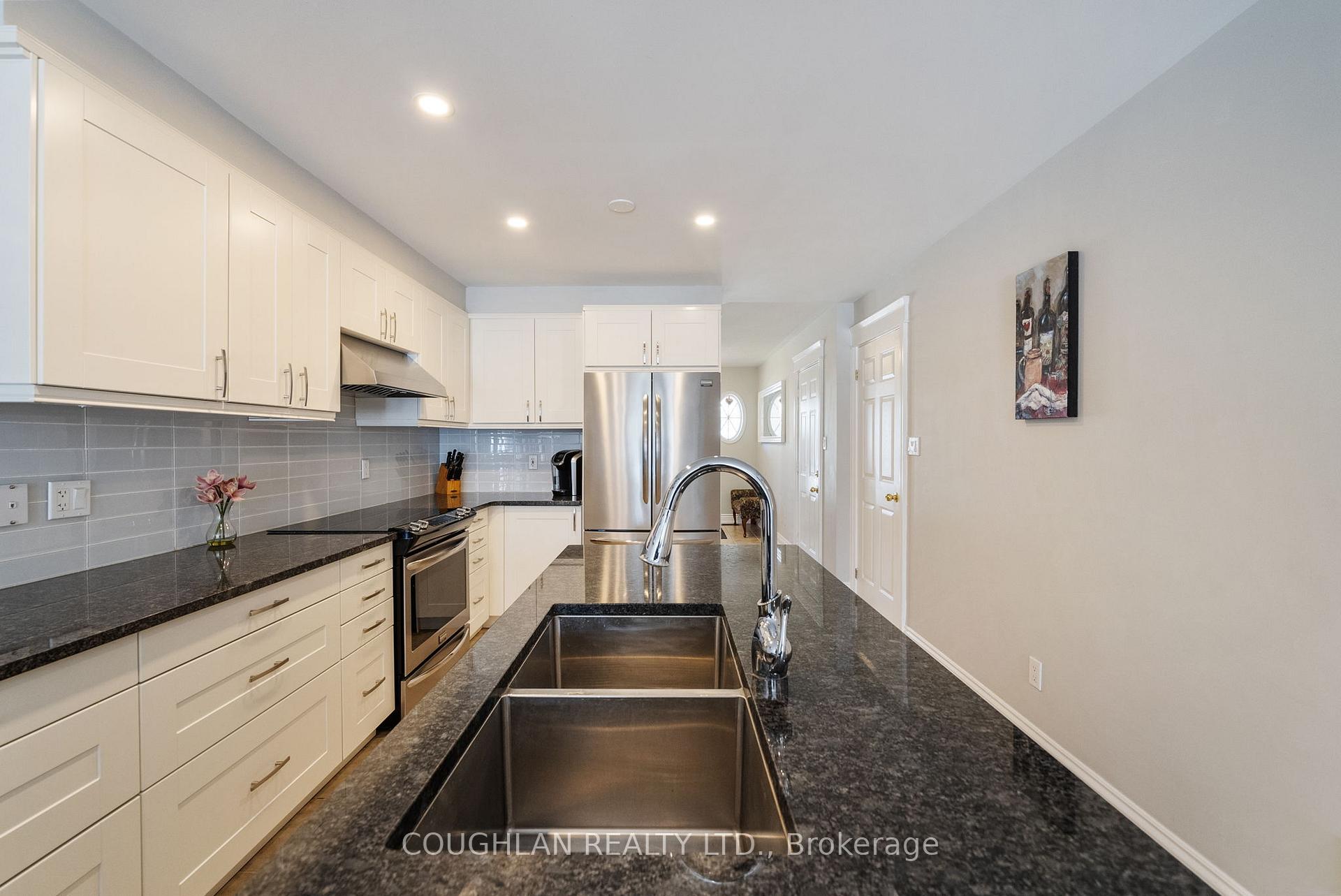 Photo 10 of 17 Fitzpatrick Court, Whitby, Brooklin — HOMEH