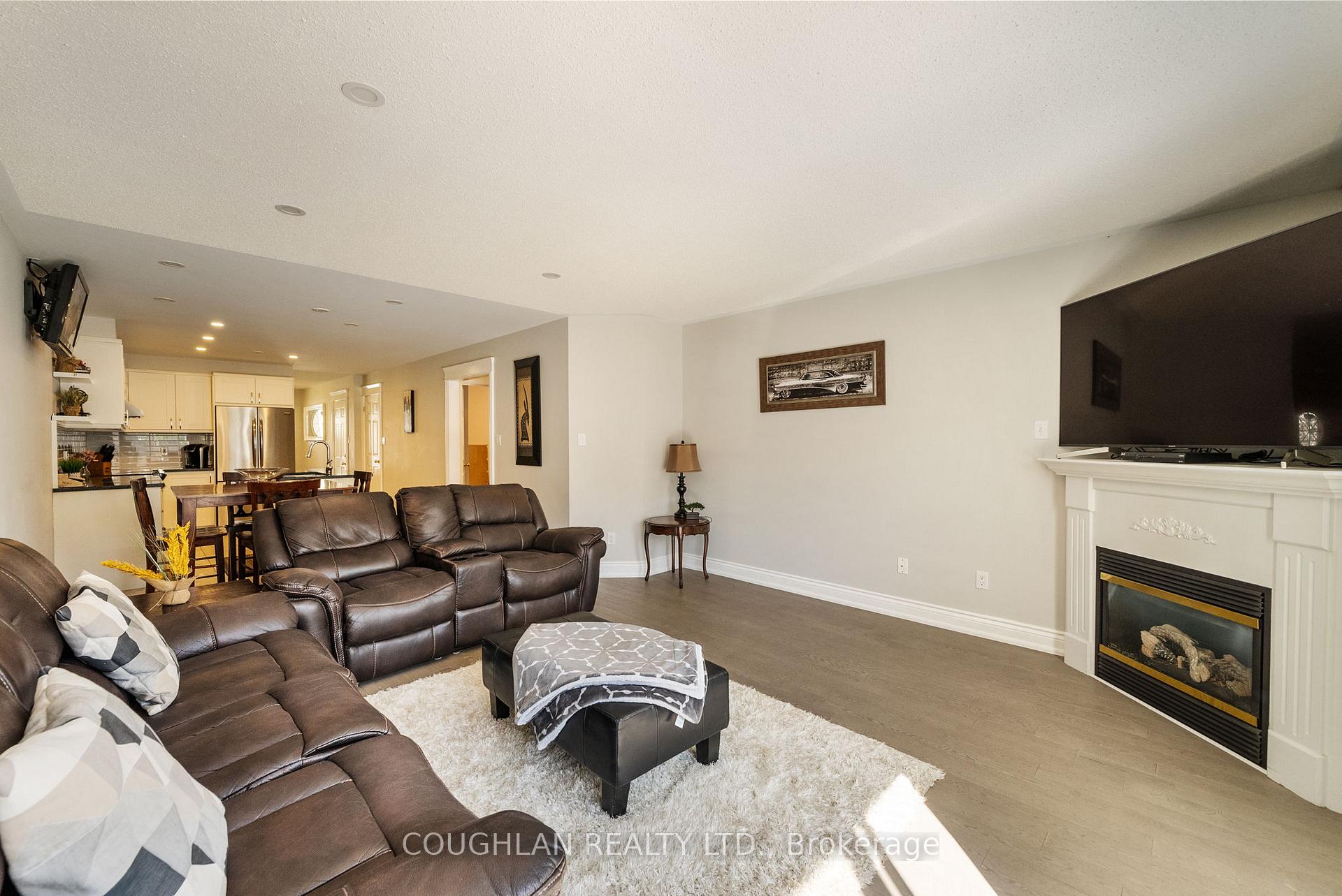 Photo 13 of 17 Fitzpatrick Court, Whitby, Brooklin — HOMEH