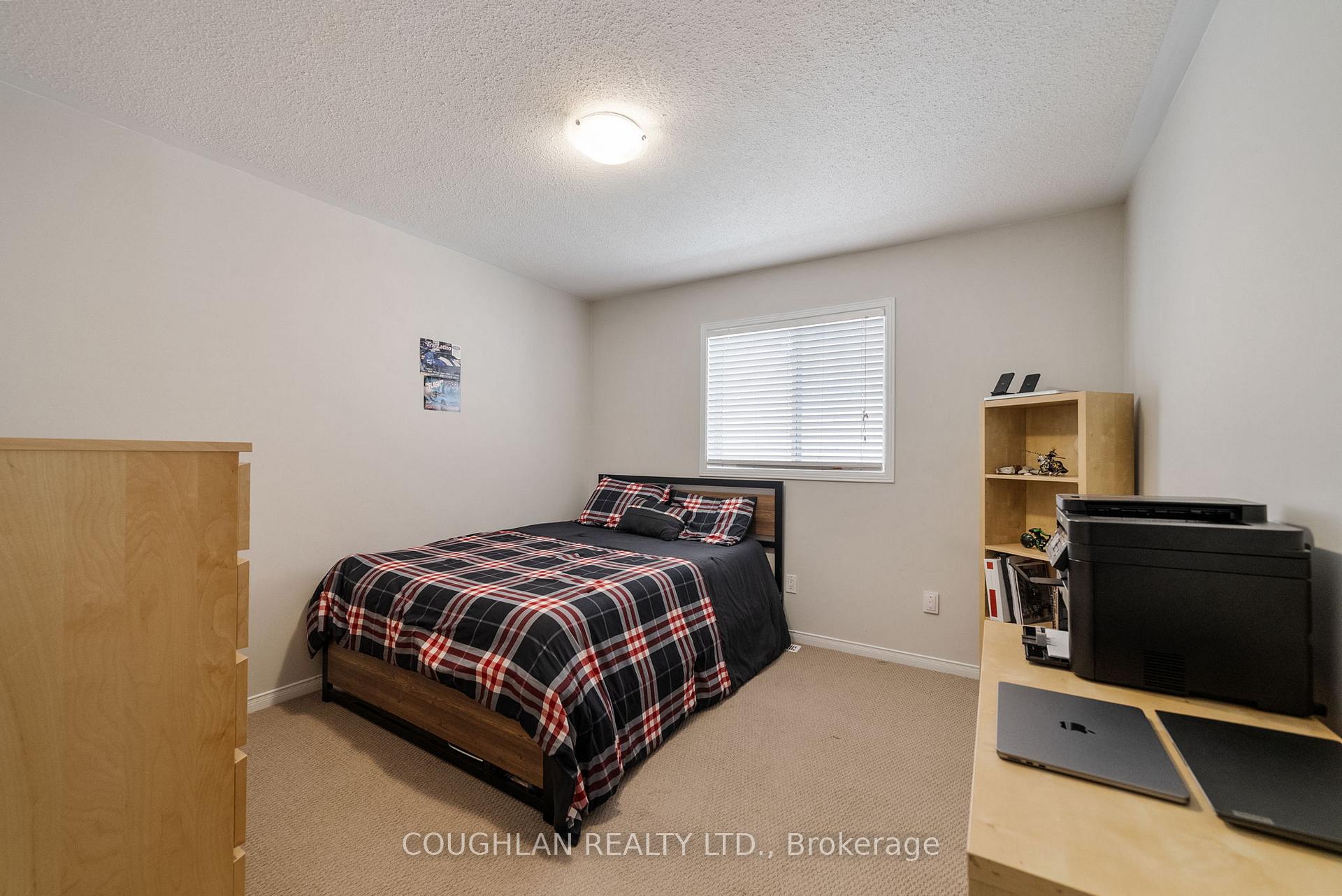 Photo 18 of 17 Fitzpatrick Court, Whitby, Brooklin — HOMEH