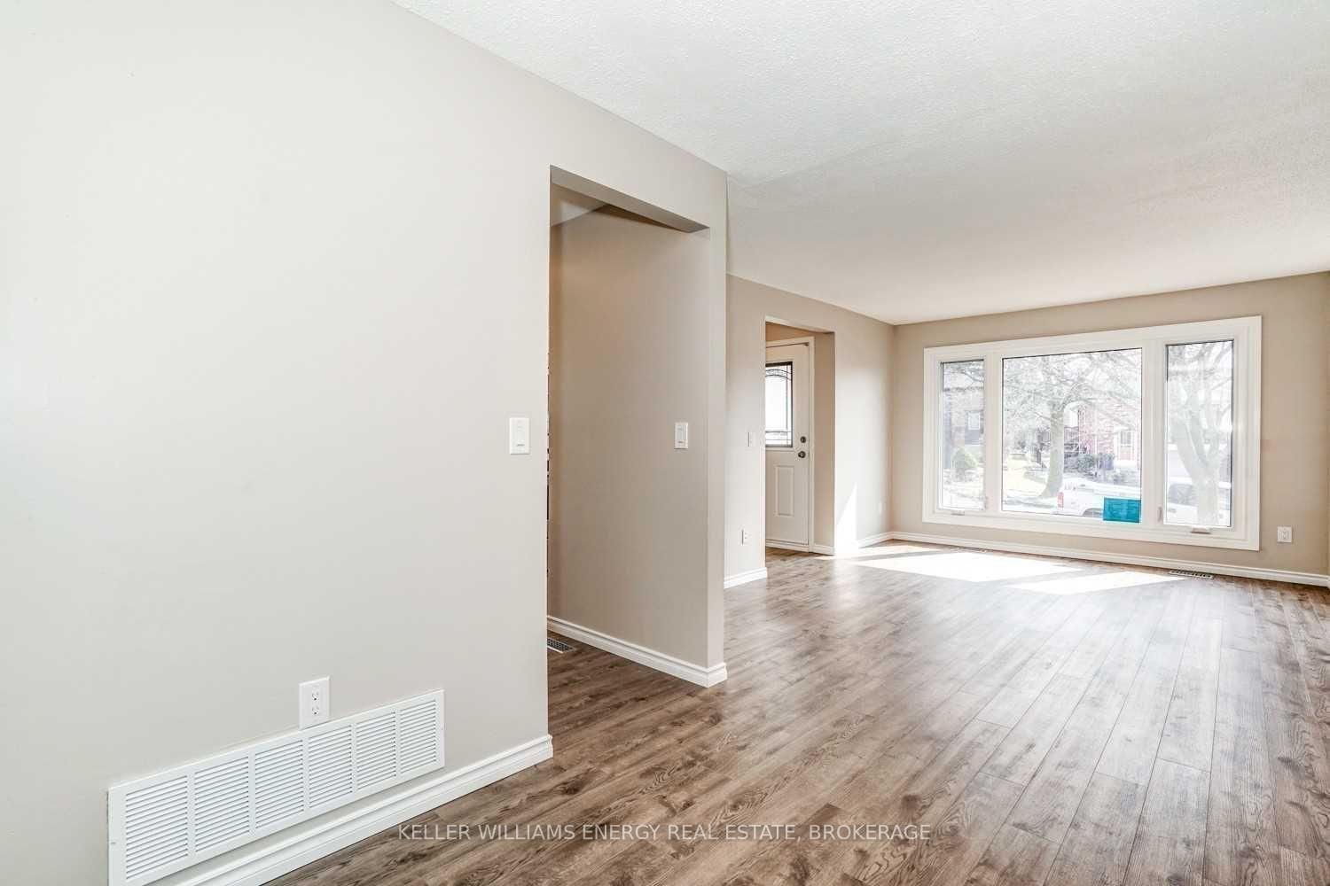 Photo 8 of Unit Main, 1296 Cherrydown Drive, Oshawa, Donevan — HOMEH