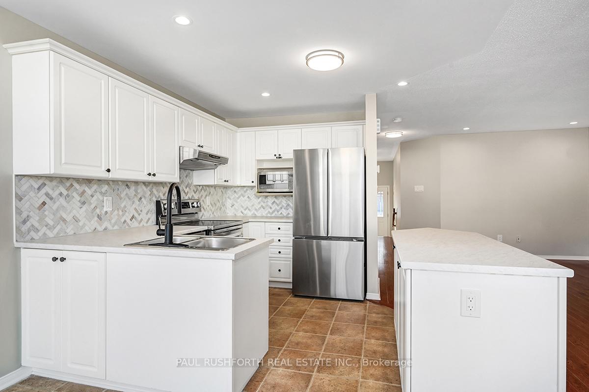 Photo 13 of 1033 Candlewood Street, Ottawa, Avalon East — HOMEH