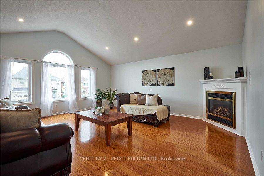 Photo 5 of 1754 Silver Maple Drive, Pickering, Amberlea — HOMEH