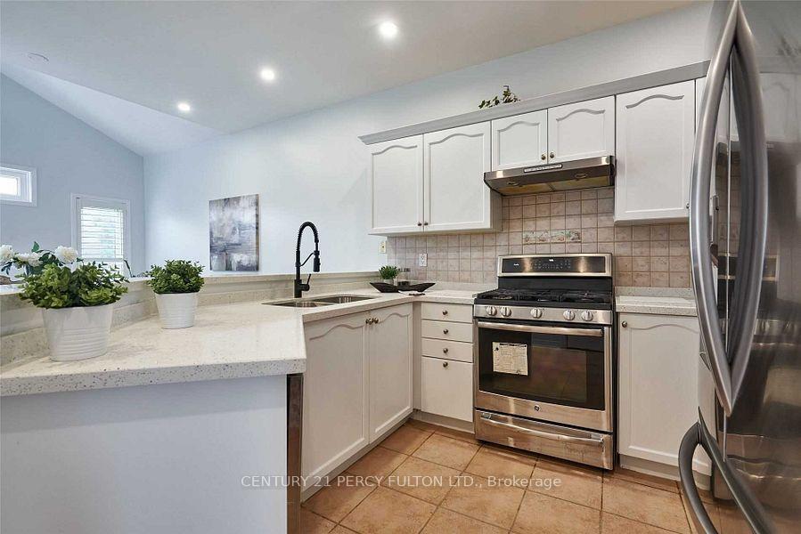 Photo 8 of 1754 Silver Maple Drive, Pickering, Amberlea — HOMEH