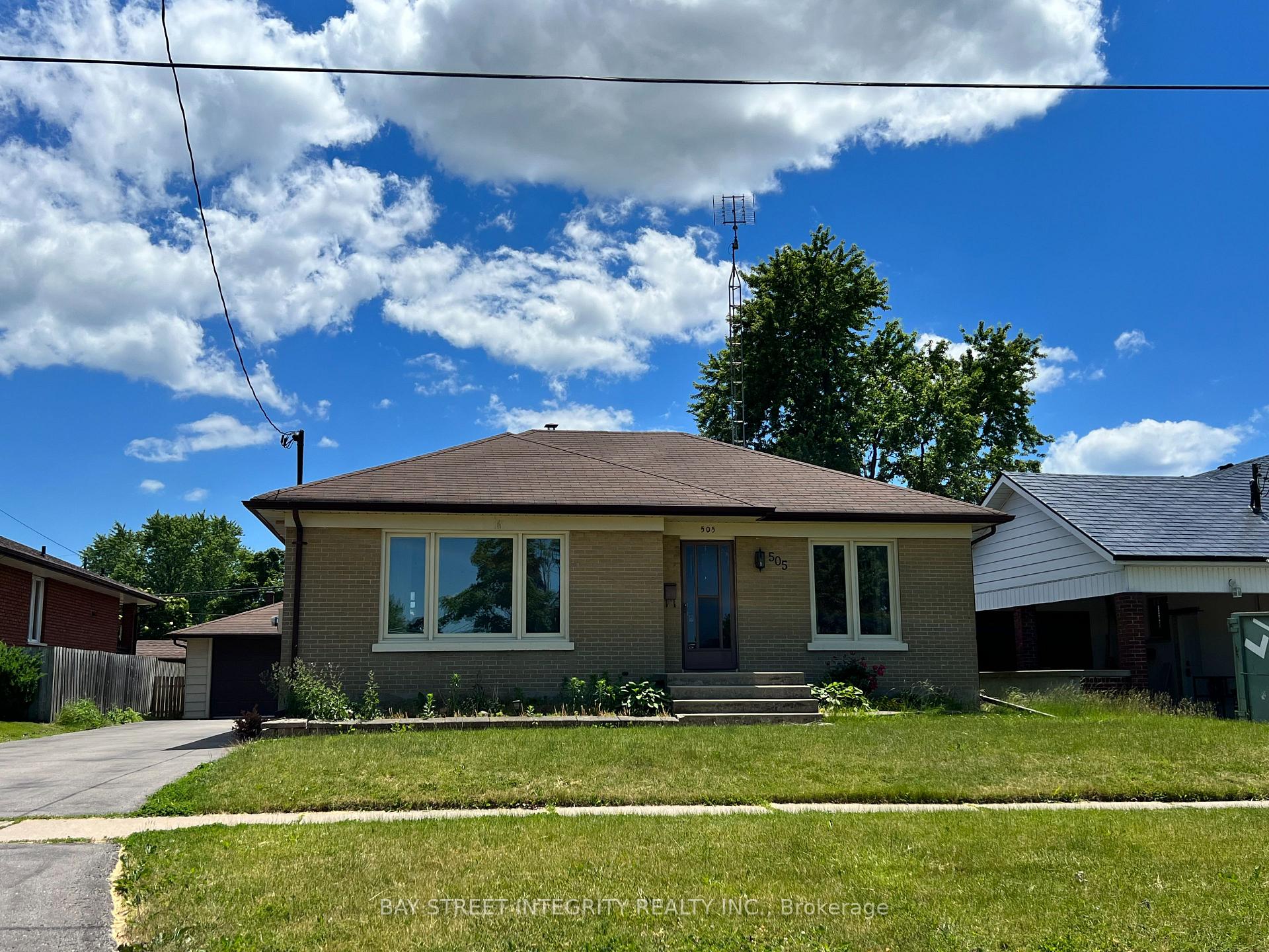 Front of Unit Lower, 505 Woodcrest Avenue