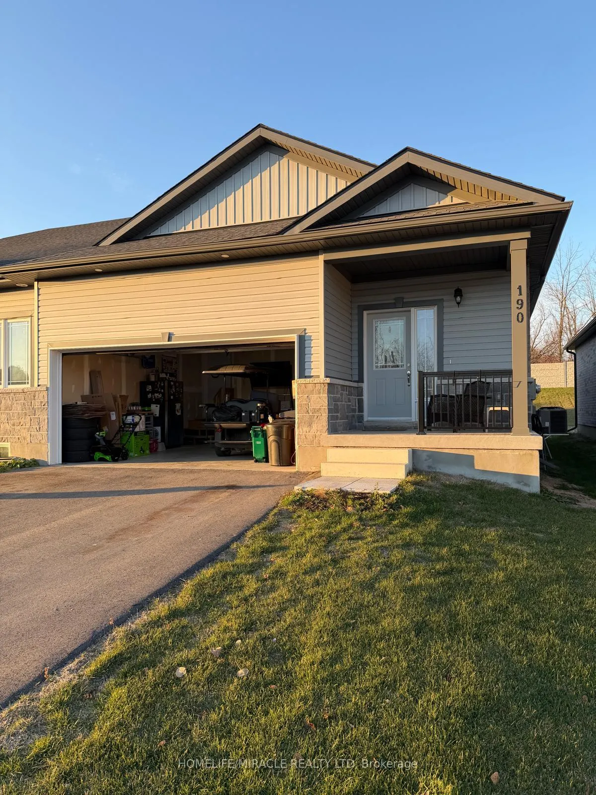 Photo 2 of 190 Adley Drive, Brockville — HOMEH