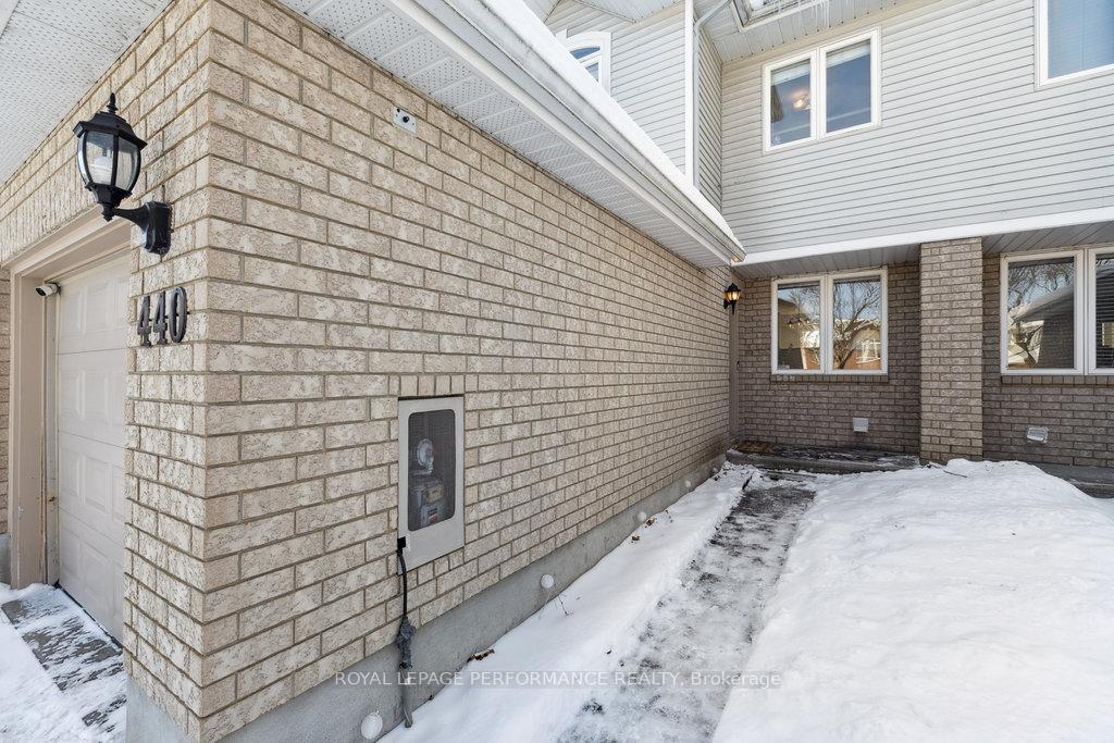 Photo 3 of 440 Lawler Crescent, Ottawa, Chatelaine Village — HOMEH