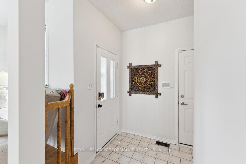 Photo 4 of 440 Lawler Crescent, Ottawa, Chatelaine Village — HOMEH