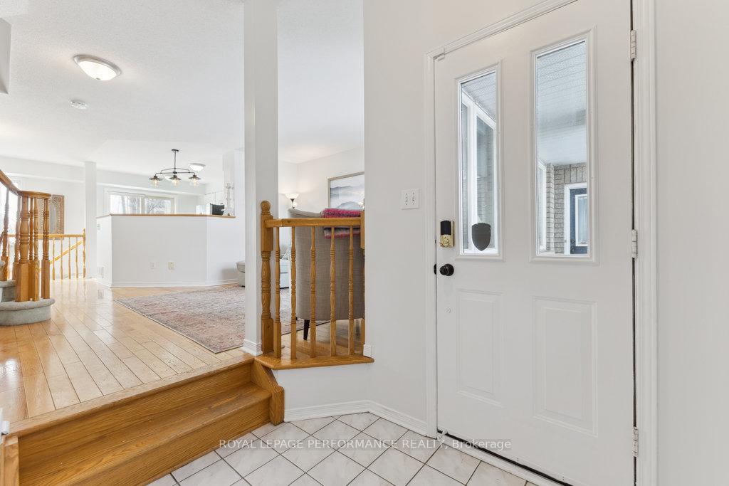 Photo 5 of 440 Lawler Crescent, Ottawa, Chatelaine Village — HOMEH