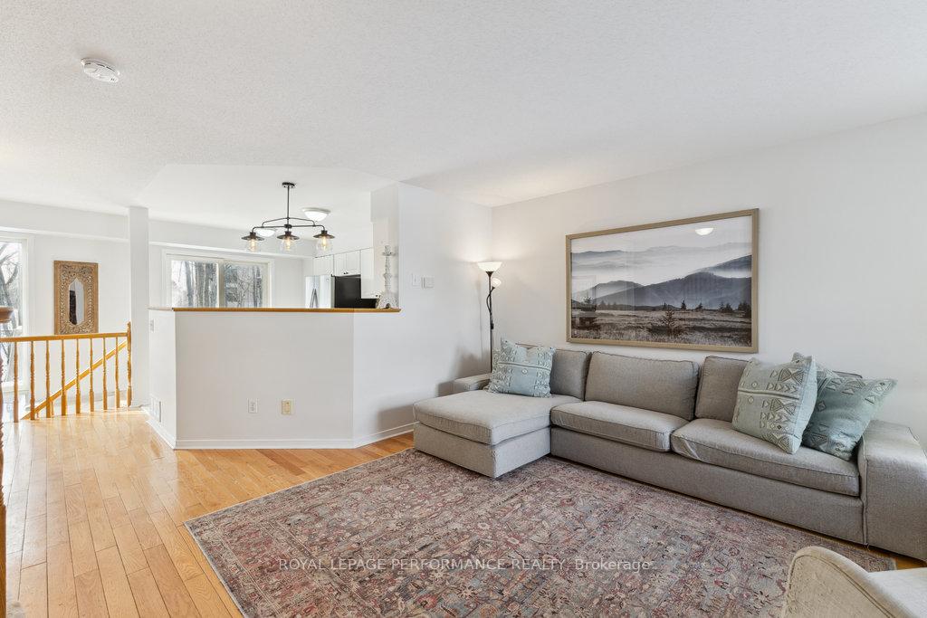 Photo 11 of 440 Lawler Crescent, Ottawa, Chatelaine Village — HOMEH