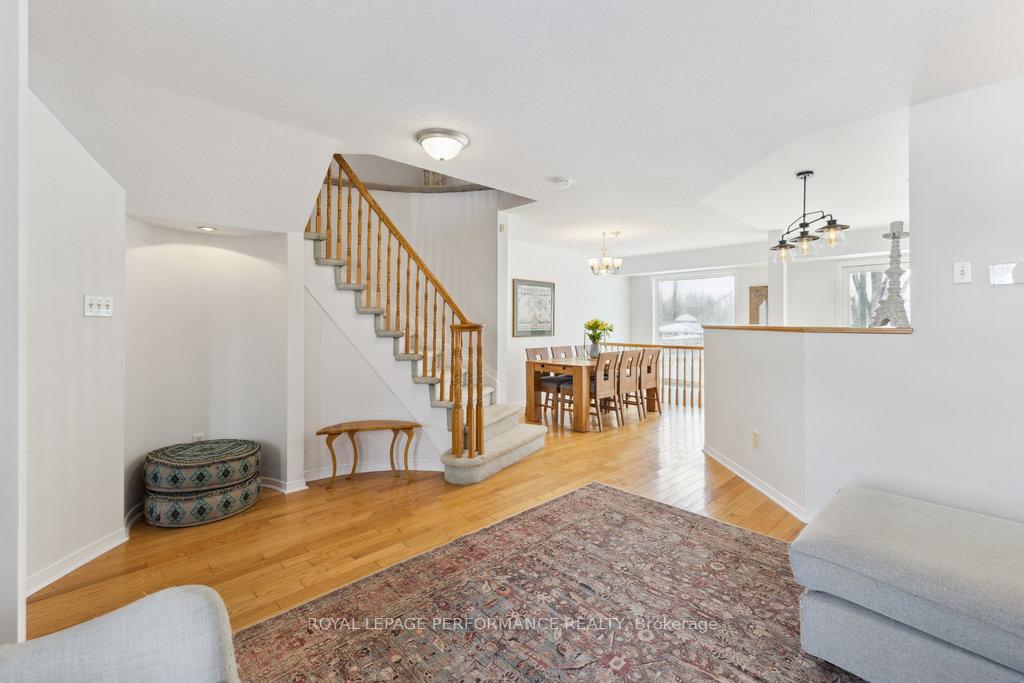 Photo 12 of 440 Lawler Crescent, Ottawa, Chatelaine Village — HOMEH