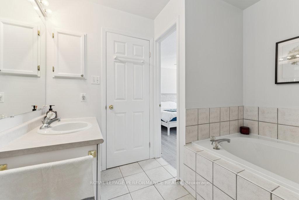 Photo 28 of 440 Lawler Crescent, Ottawa, Chatelaine Village — HOMEH