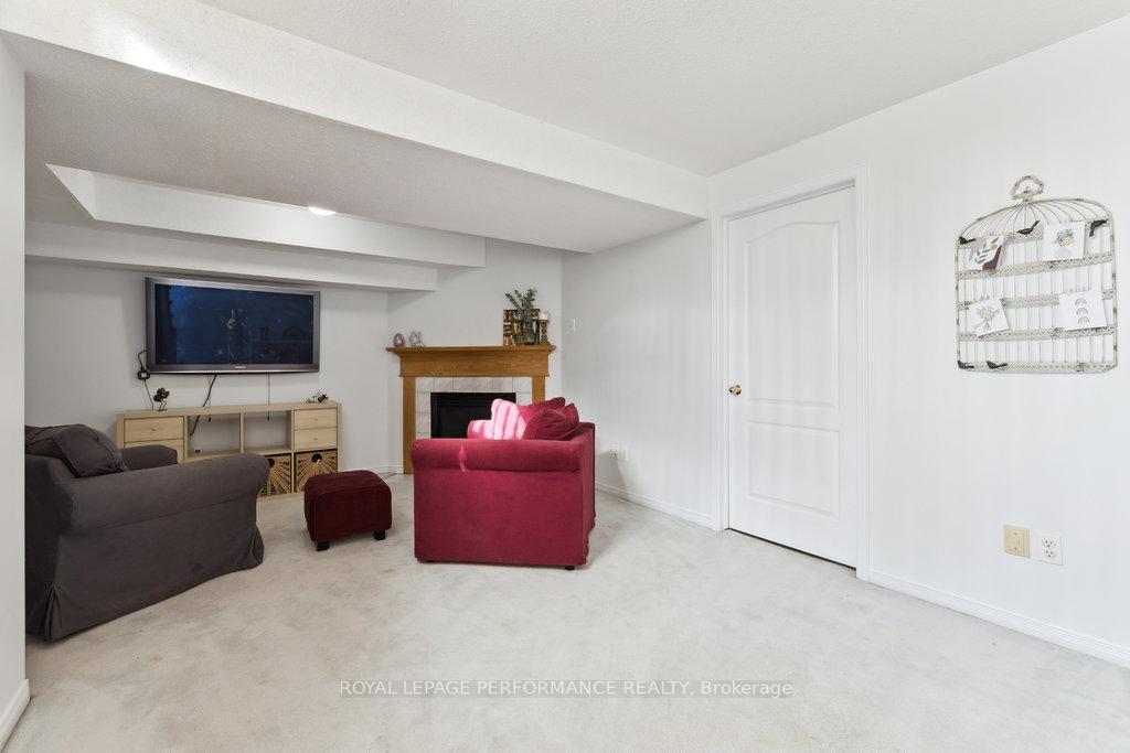 Photo 39 of 440 Lawler Crescent, Ottawa, Chatelaine Village — HOMEH