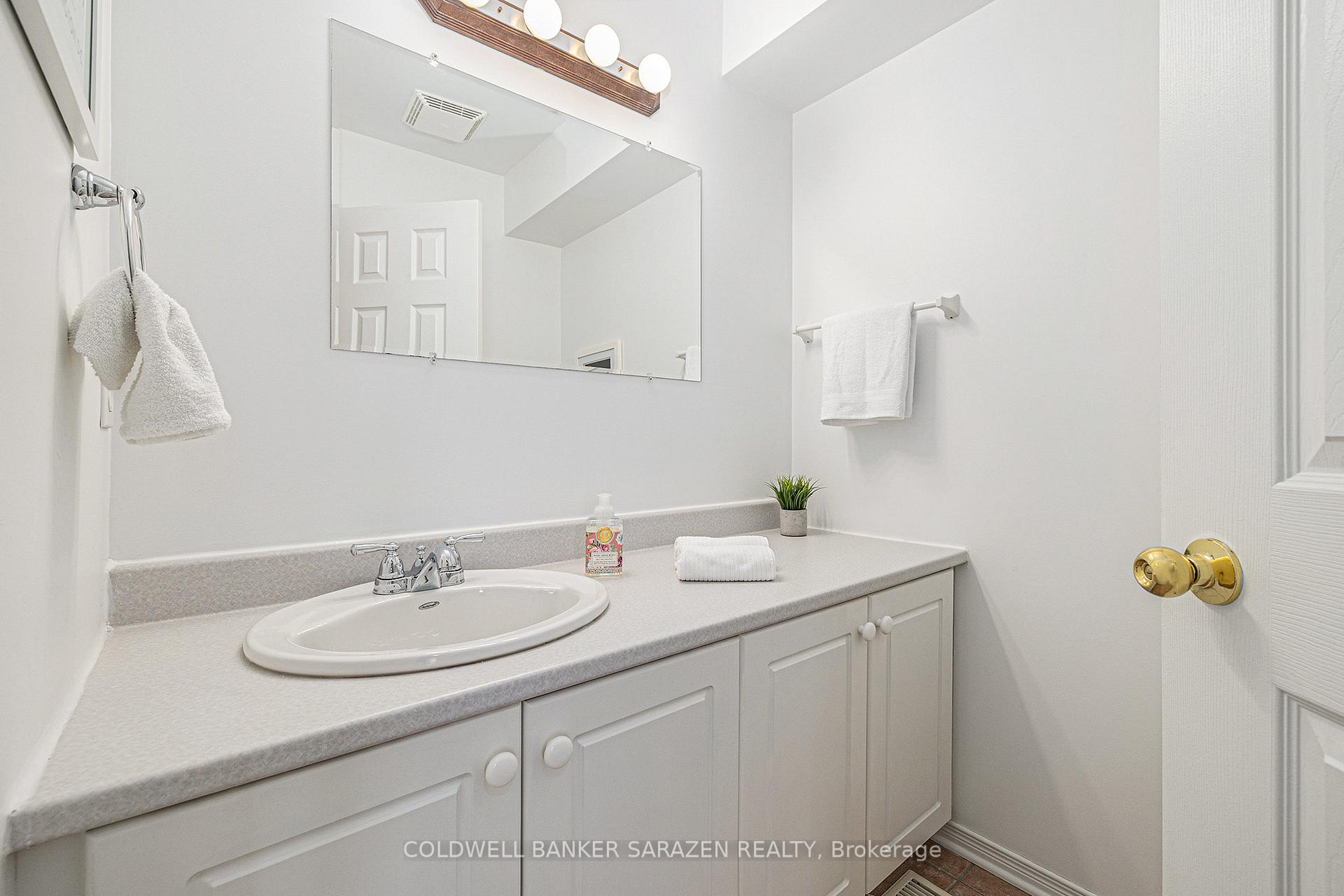 Photo 3 of 338 Fairbrooke Court, Arnprior — HOMEH