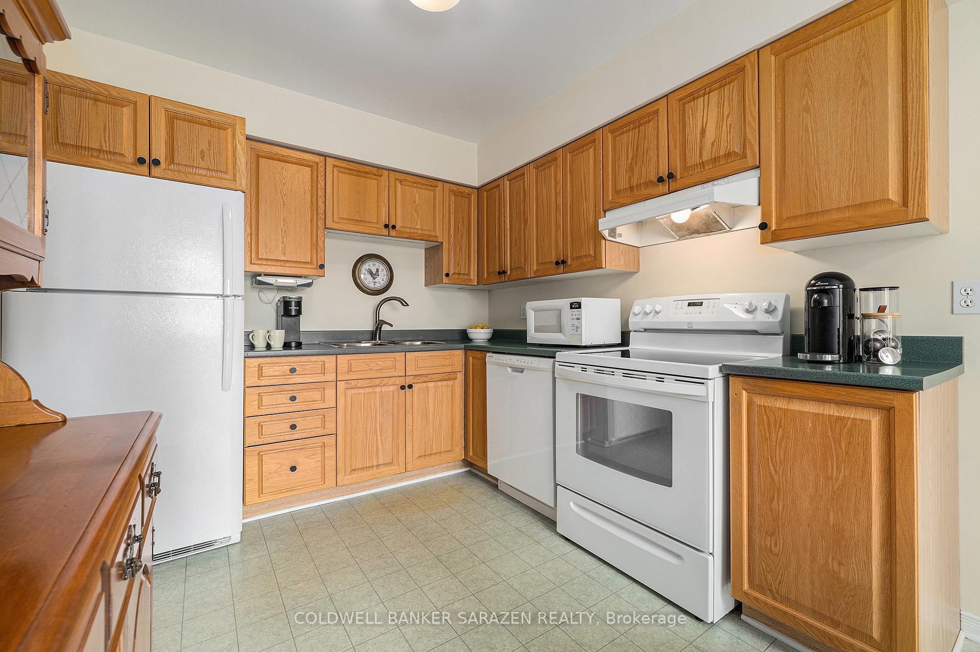 Photo 9 of 338 Fairbrooke Court, Arnprior — HOMEH