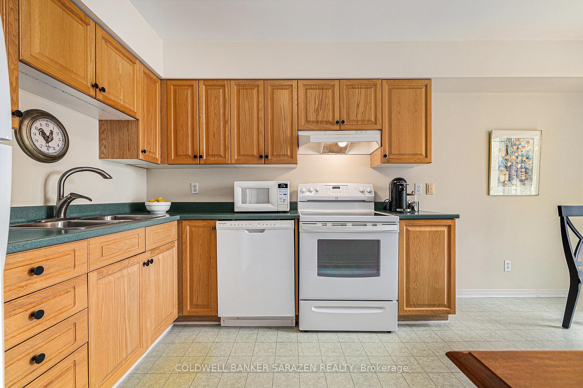 Photo 11 of 338 Fairbrooke Court, Arnprior — HOMEH