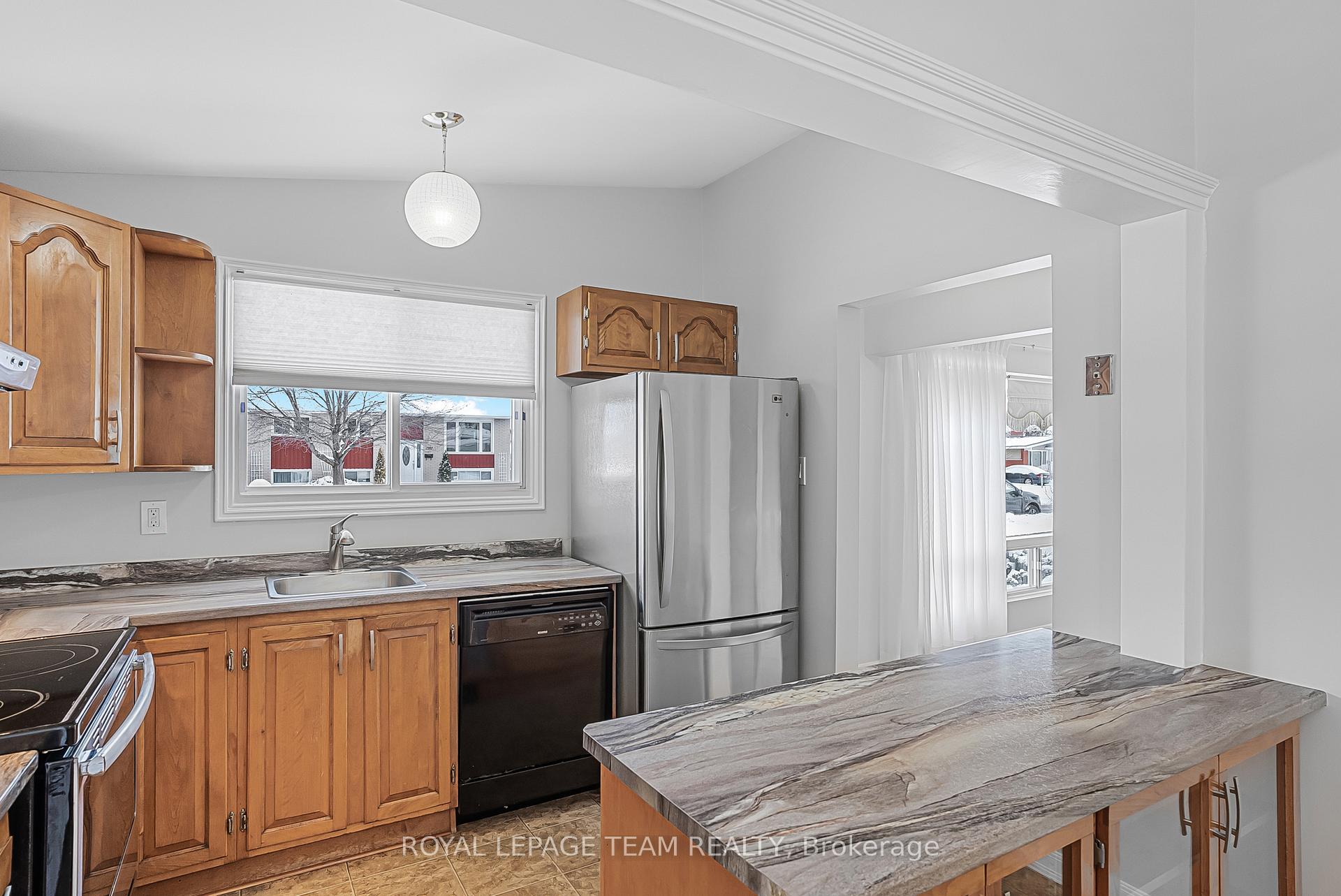 Photo 5 of 1386 Major Road, Ottawa, Bilberry Creek/Queenswood Heights — HOMEH