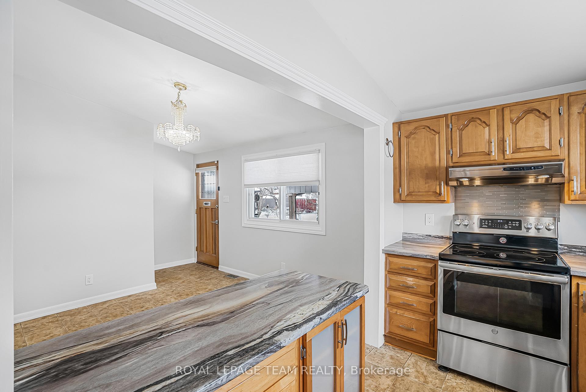 Photo 6 of 1386 Major Road, Ottawa, Bilberry Creek/Queenswood Heights — HOMEH