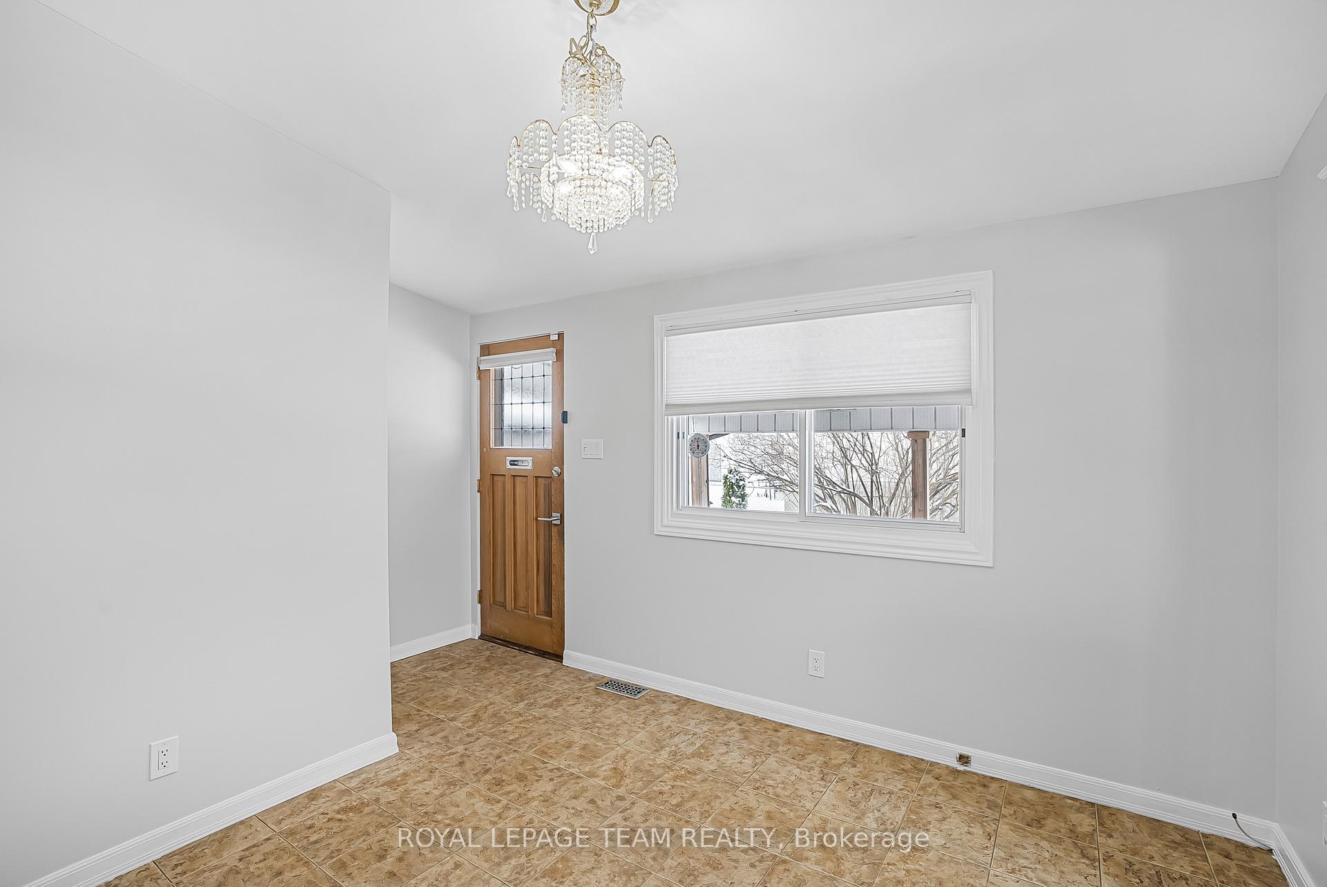 Photo 8 of 1386 Major Road, Ottawa, Bilberry Creek/Queenswood Heights — HOMEH