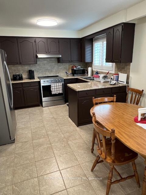 Photo 3 of 15 Albany Drive, Vaughan, West Woodbridge — HOMEH