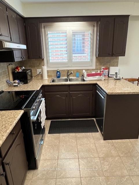 Photo 5 of 15 Albany Drive, Vaughan, West Woodbridge — HOMEH