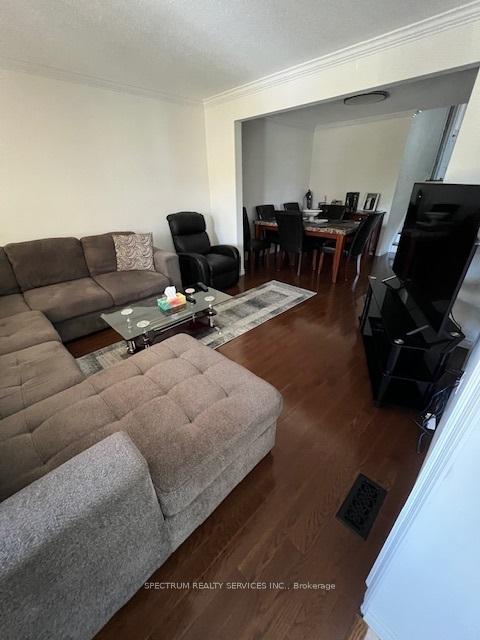 Photo 7 of 15 Albany Drive, Vaughan, West Woodbridge — HOMEH