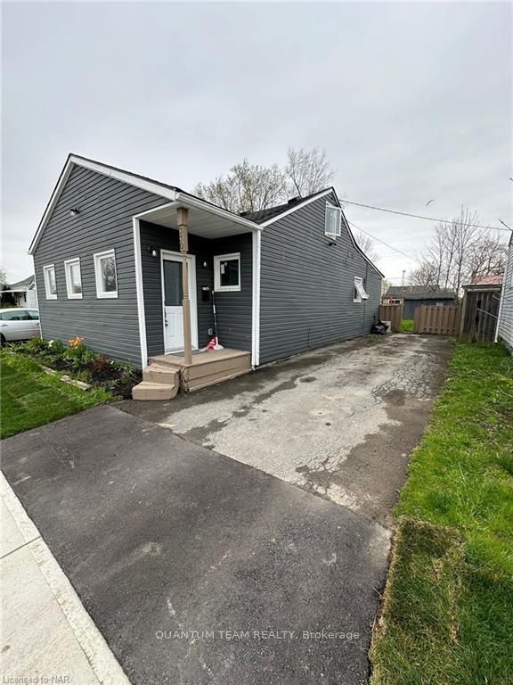 Photo 2 of 330 Dieppe Street, Welland, Lincoln/Crowland — HOMEH