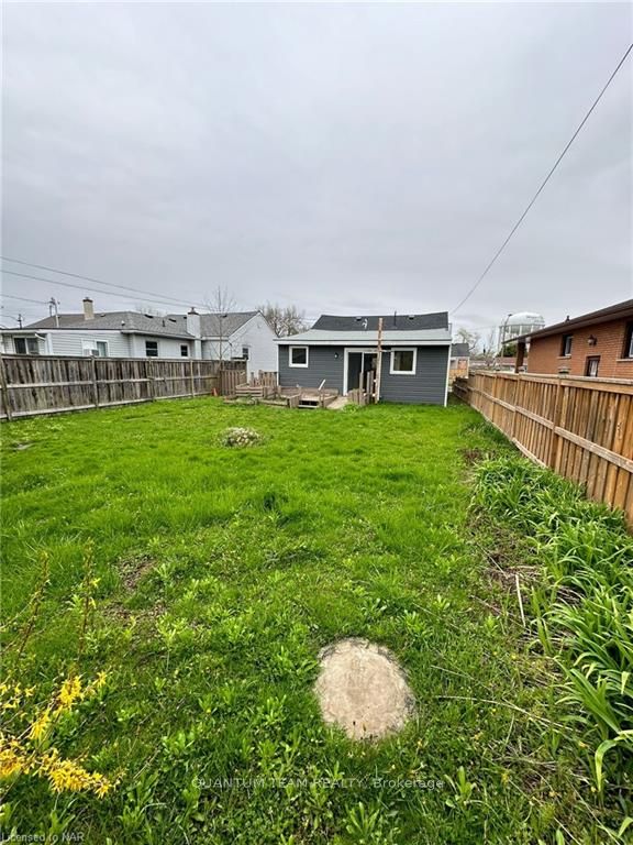 Photo 4 of 330 Dieppe Street, Welland, Lincoln/Crowland — HOMEH
