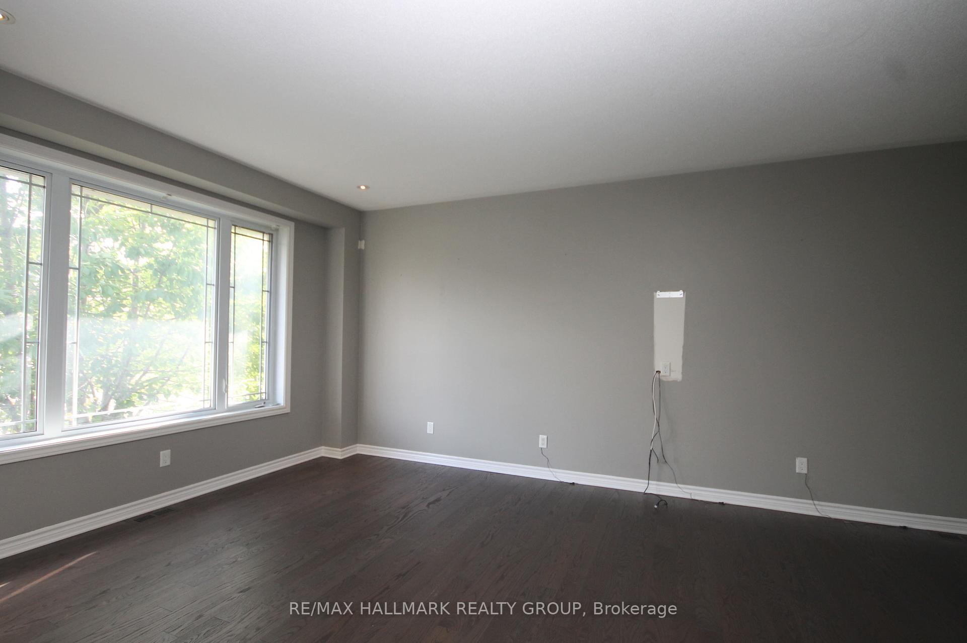 Photo 4 of 322 Fairlakes Way, Ottawa, Avalon East — HOMEH