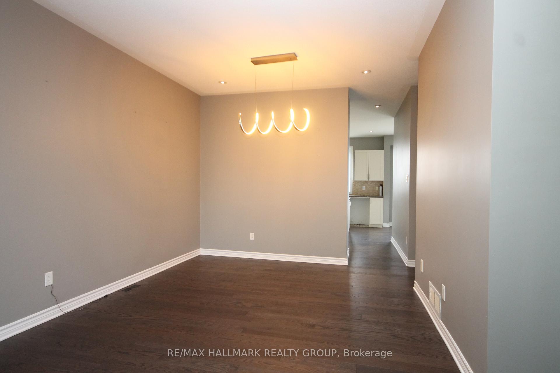 Photo 5 of 322 Fairlakes Way, Ottawa, Avalon East — HOMEH