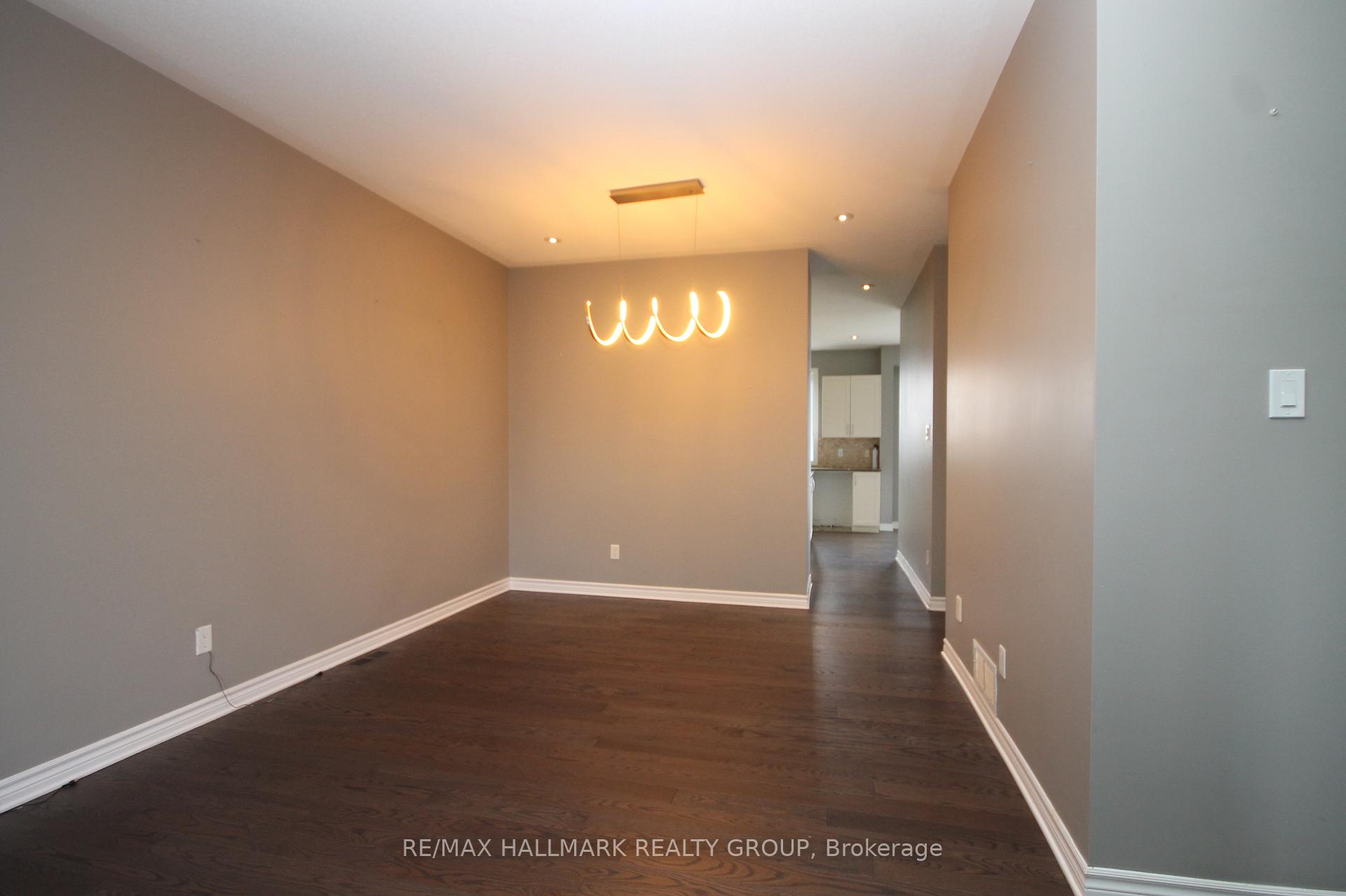 Photo 6 of 322 Fairlakes Way, Ottawa, Avalon East — HOMEH